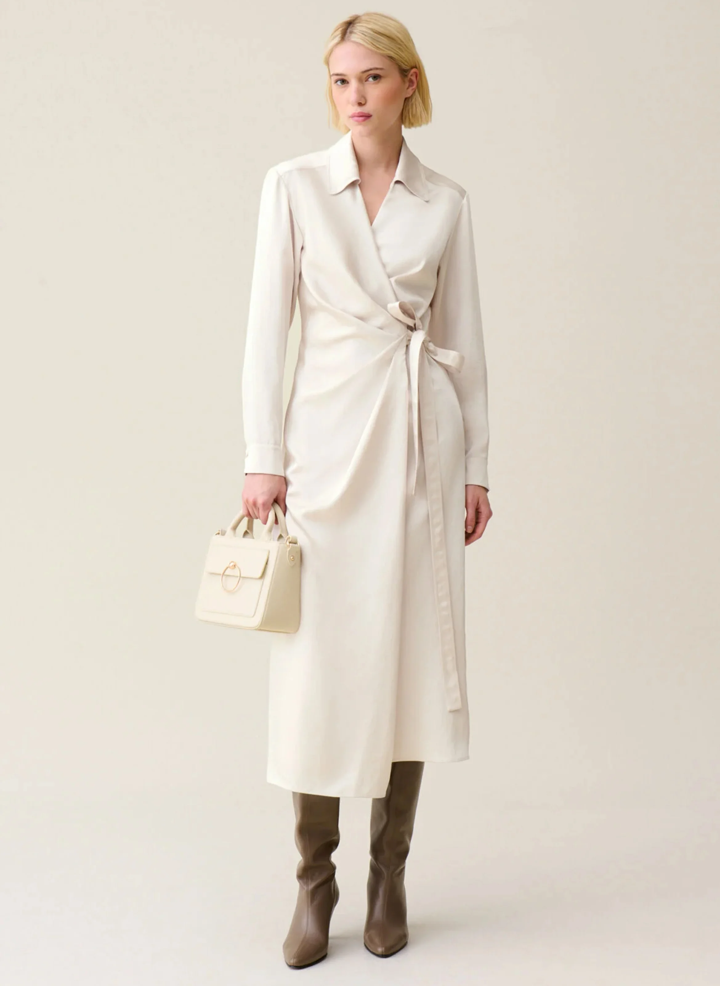 Robe midi portefeuille effet satiné | Beige
