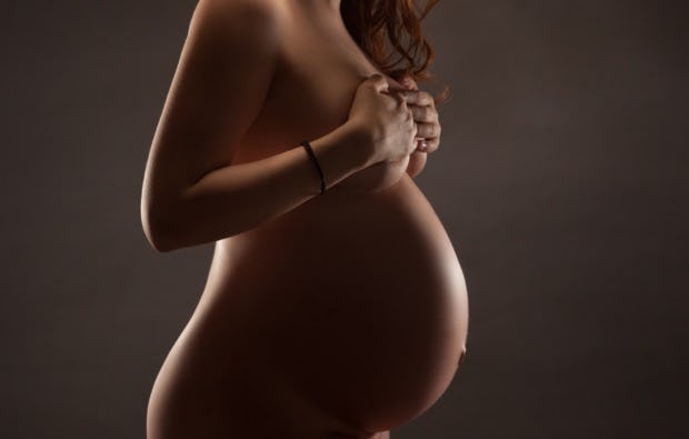 Babybauch-Fotoshooting in Regensburg als Geschenk