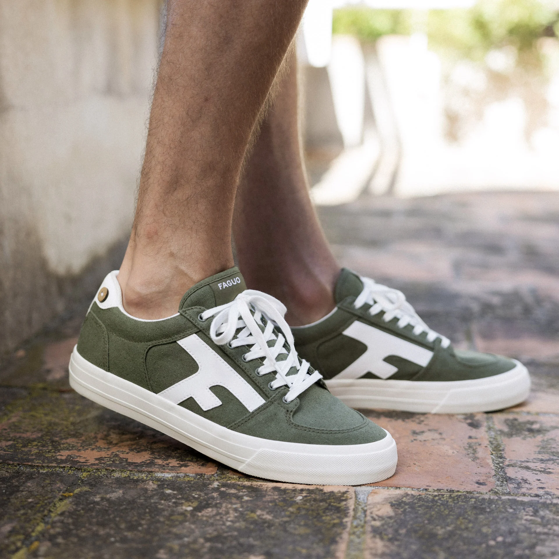Tennis kaki vegan coton et coton recyclé - modèle walnut