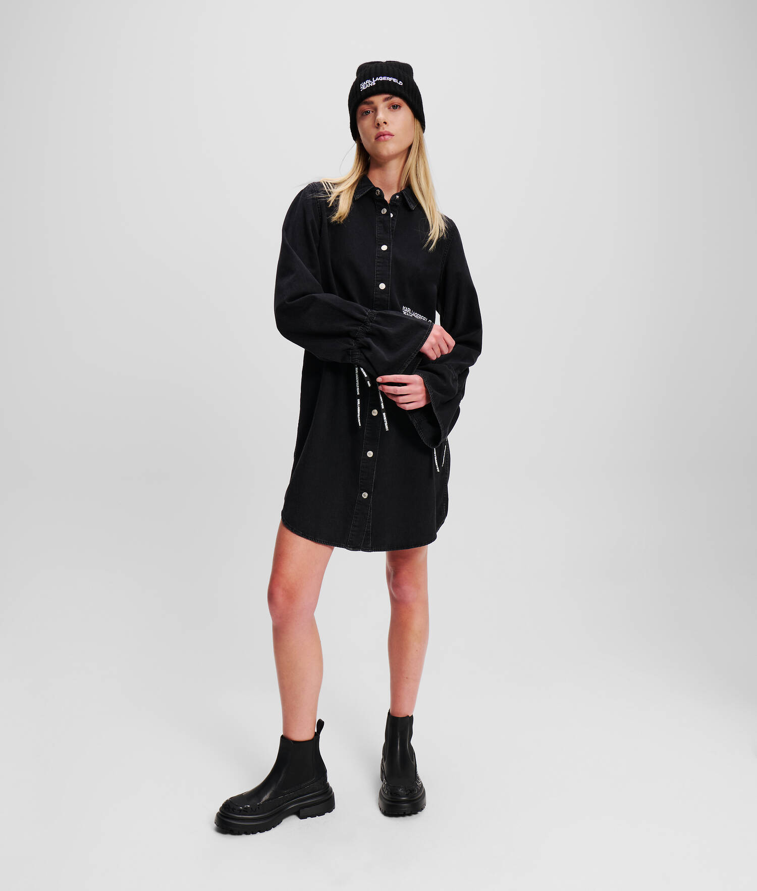 ROBE EN JEAN AVEC LIENS DE SERRAGE AUX MANCHES KLJ