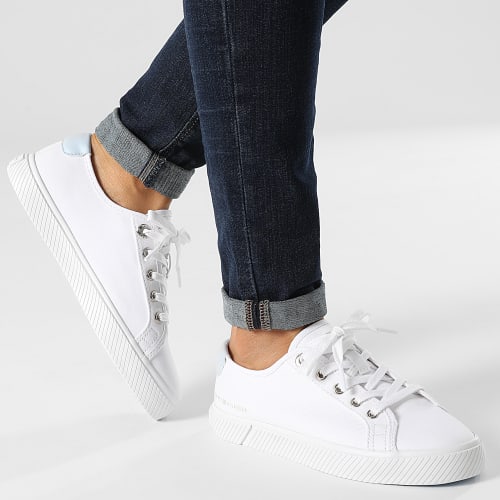 Baskets Femme Essential Canvas 7374 White