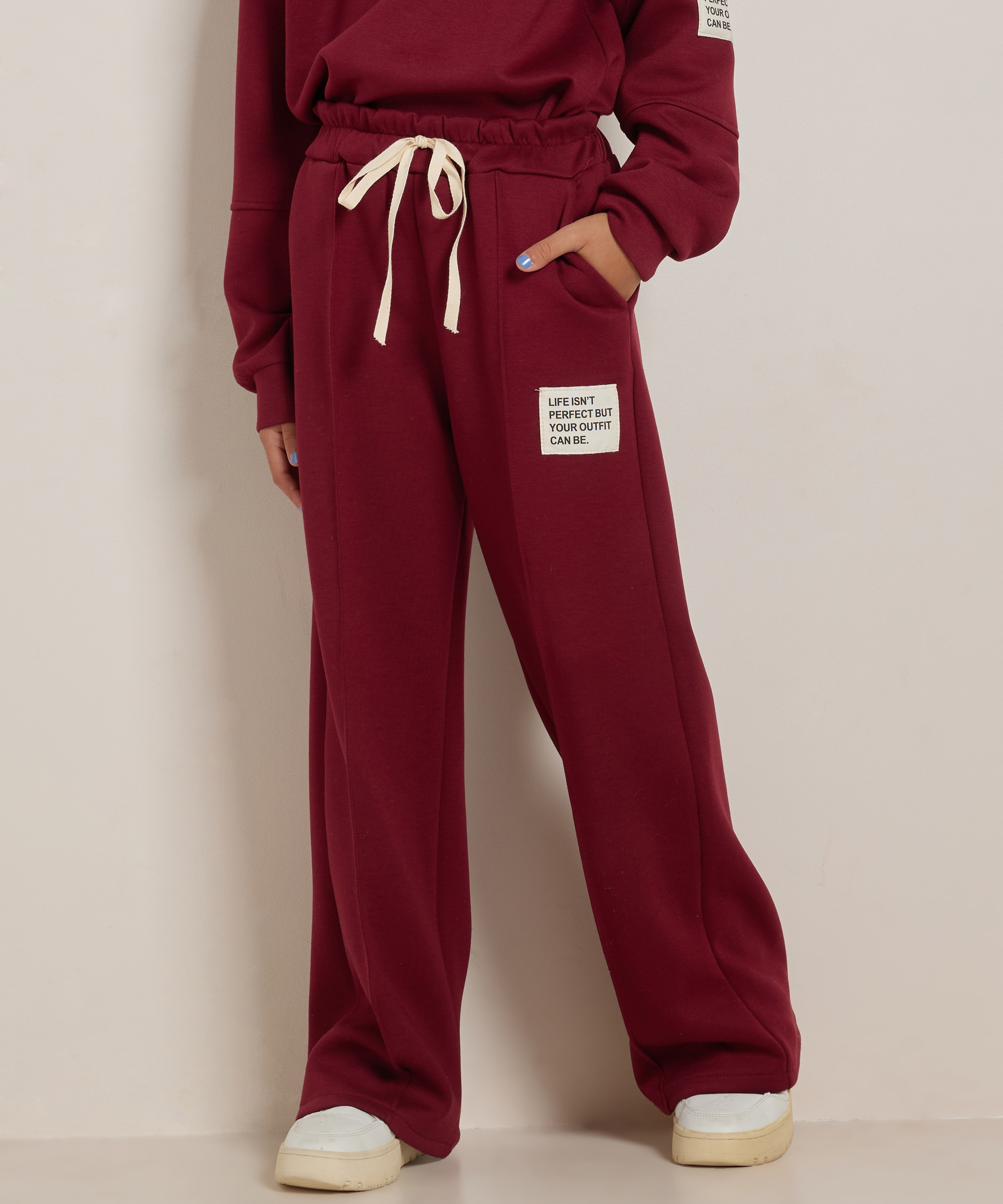 wide fit broek met label