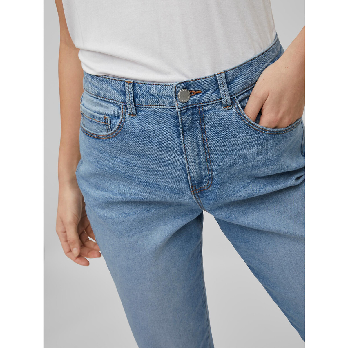VILA<br>Calça jeans estilo 