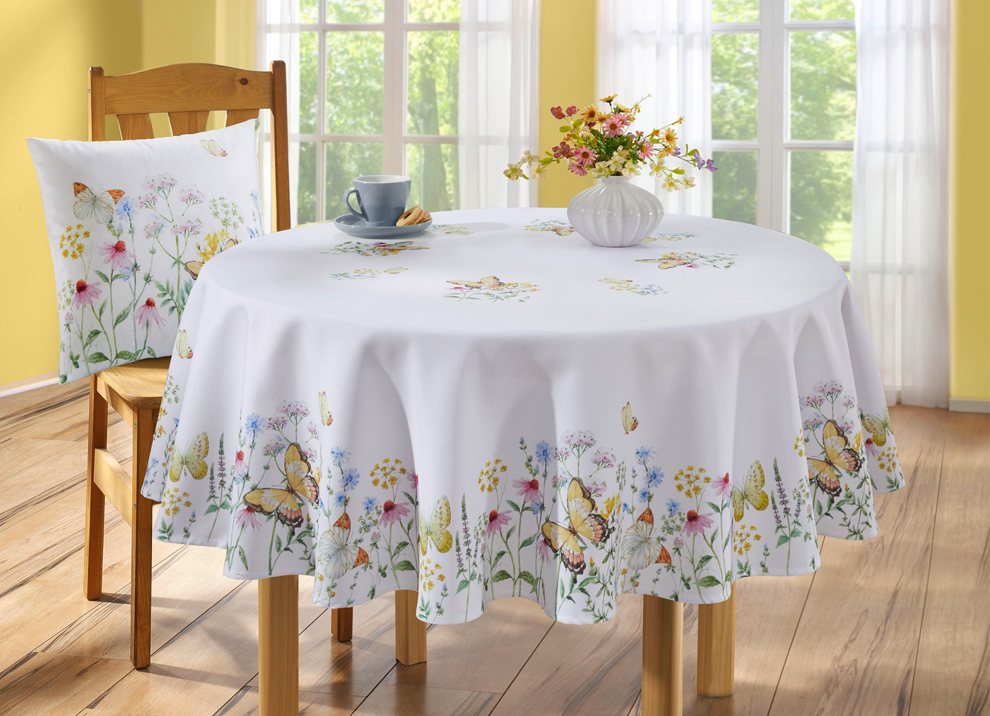 Herrliche Tischdecke mit Frühlingsmotiven