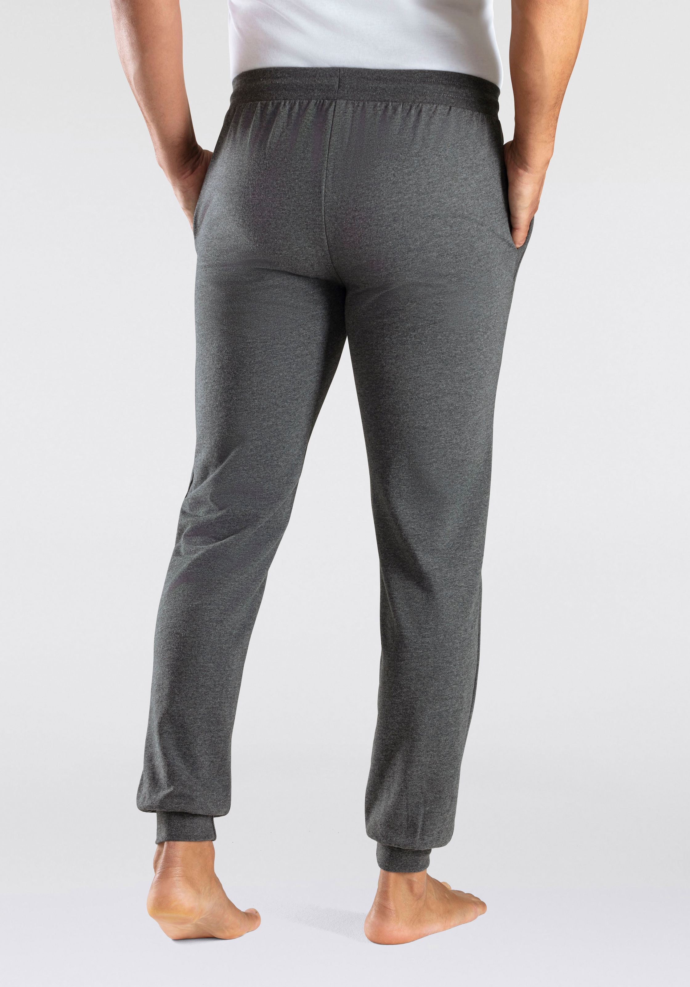 Bench. Loungewear Sweathose  Jogginghose mit Kordel, aus Baumwoll-Mix