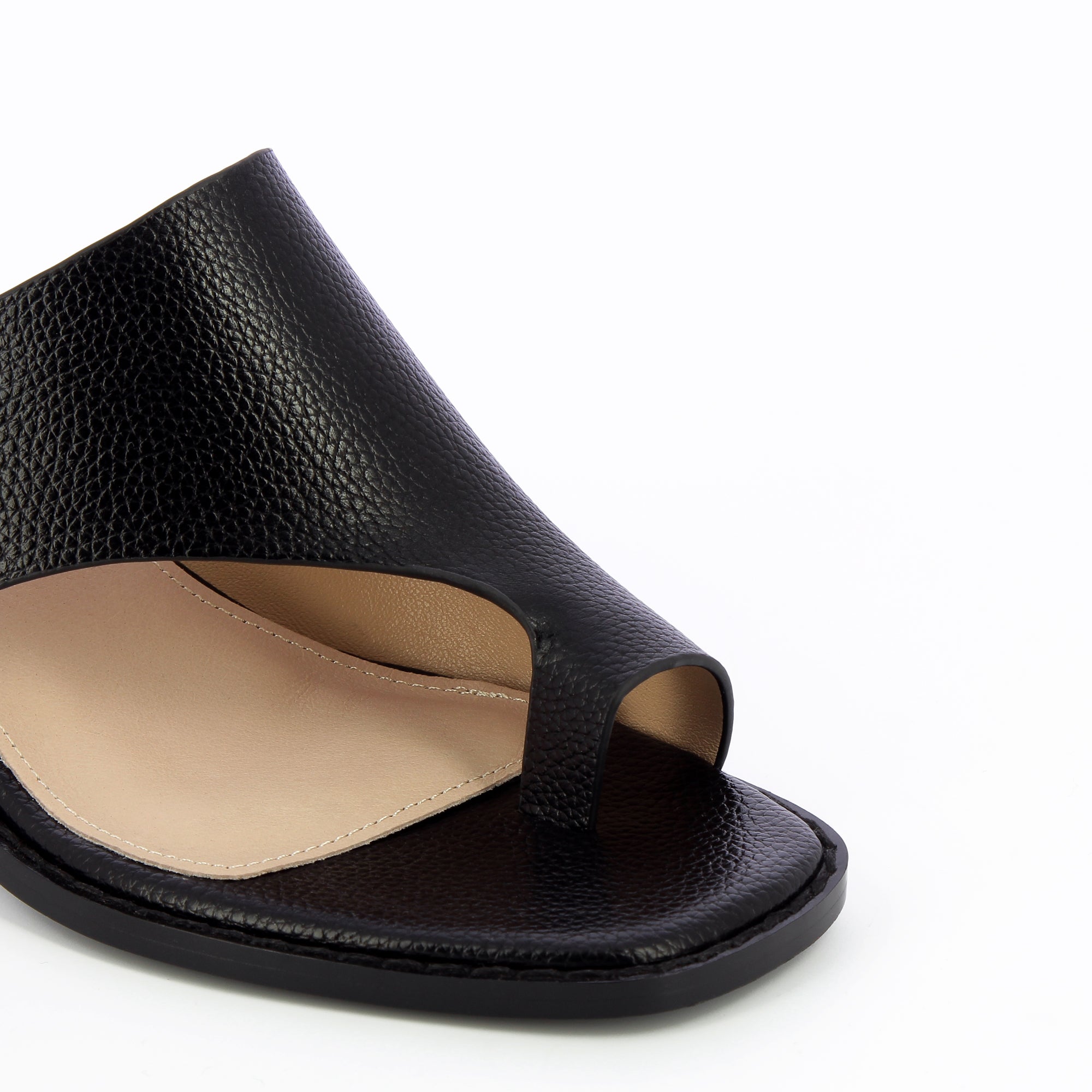 Sandales à talon, Compensées-Mules Cyrielle noires passe-pouce à talon rond