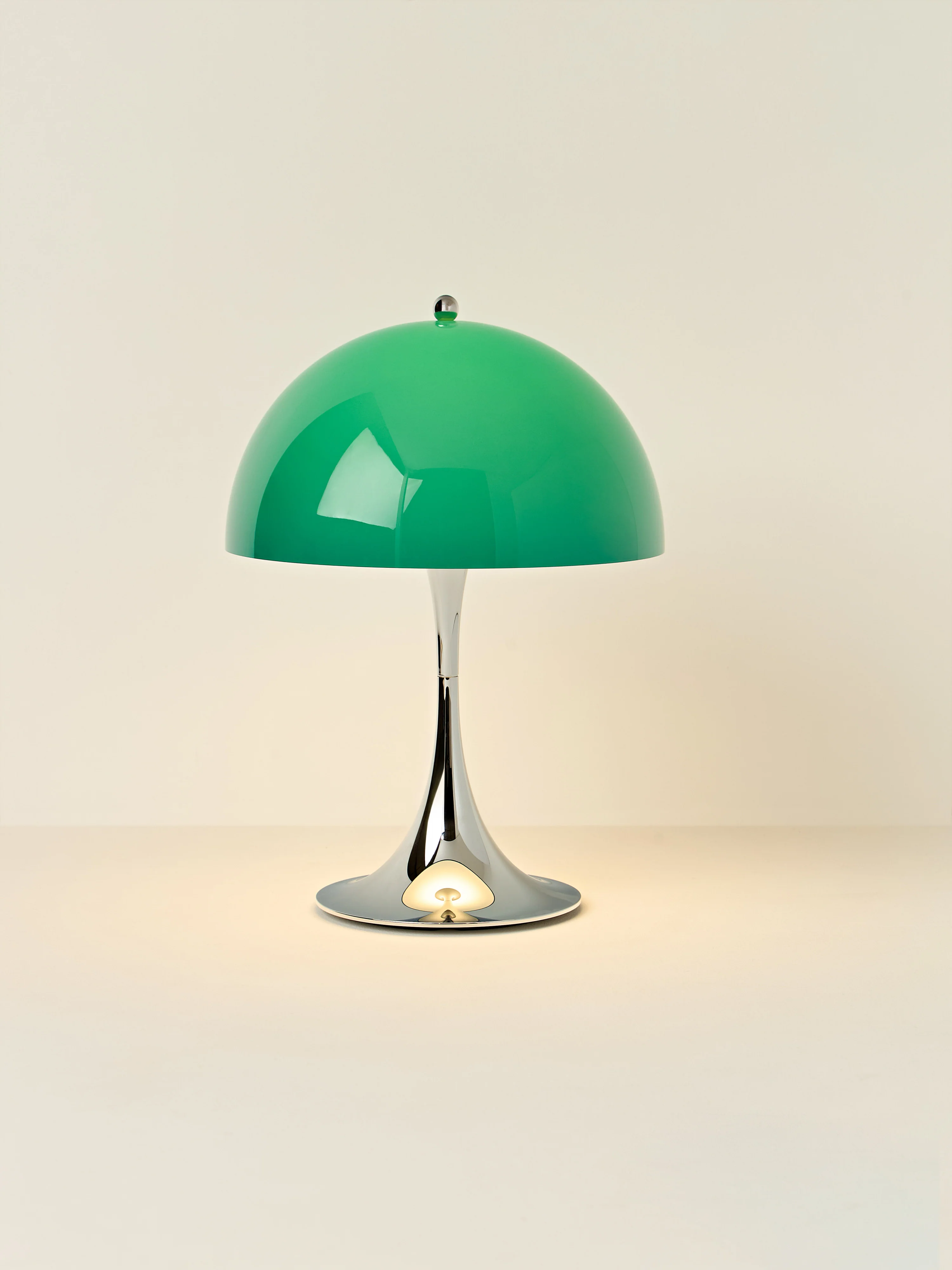 Draagbare dimbare LED tafellamp Panthella 250, design Verner Panton