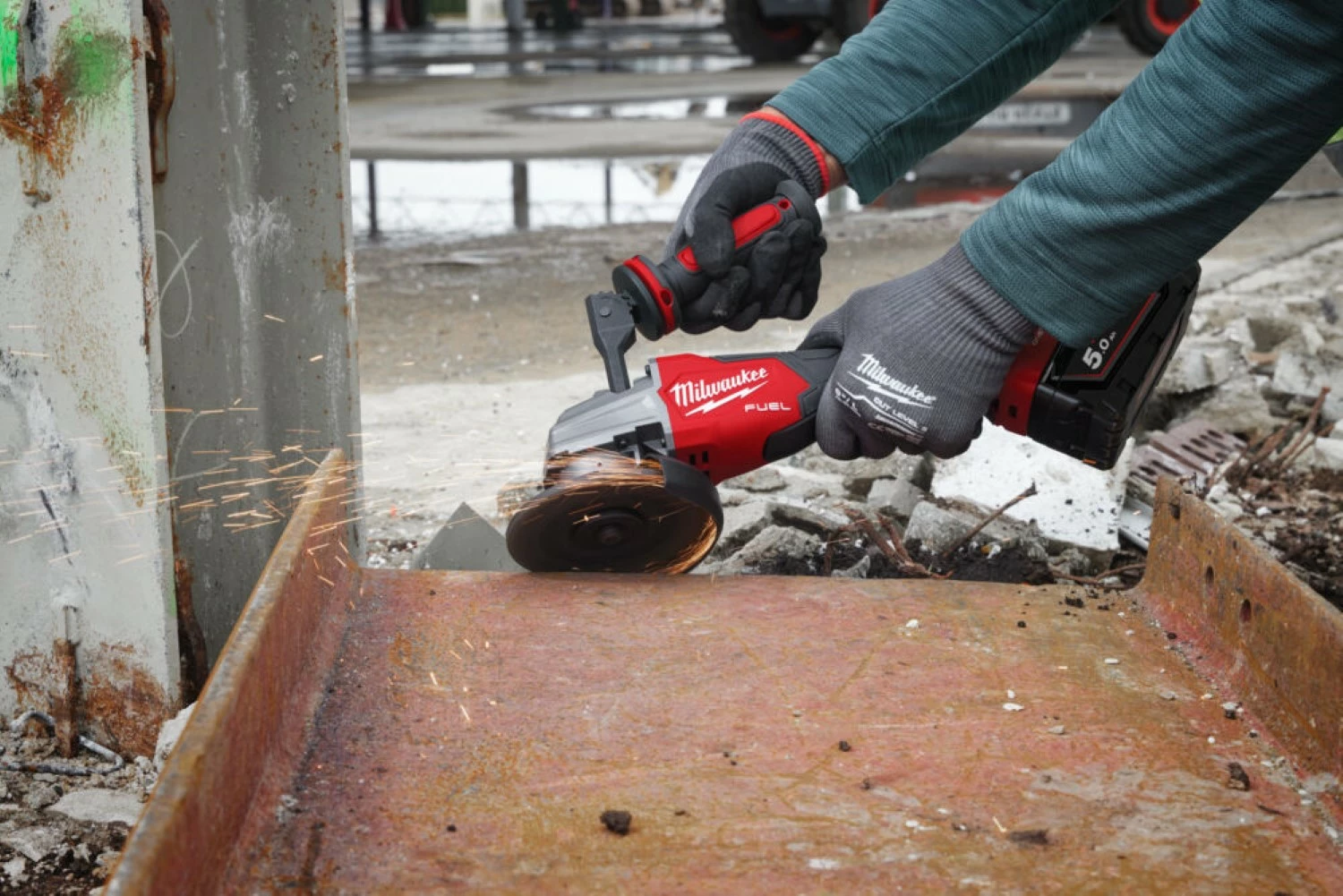 Milwaukee M18 FSAGSVO125X-502X 18V Li-ion haakse slijper (2x 5.0AH accu) set in HD Box - 125mm