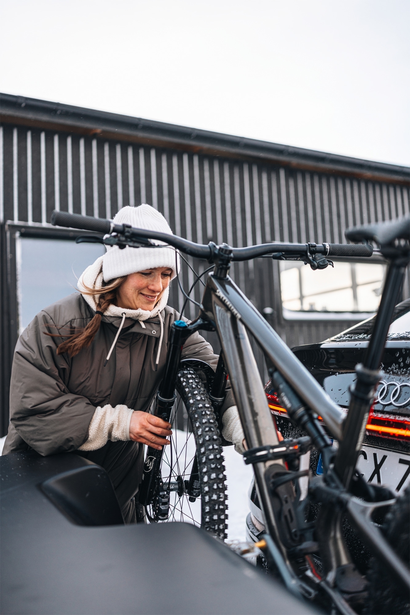 Thule Santu Heckbox für Fahrradträger passend für Thule Epos/EasyFold 3/EasyFold XT mit Adapter