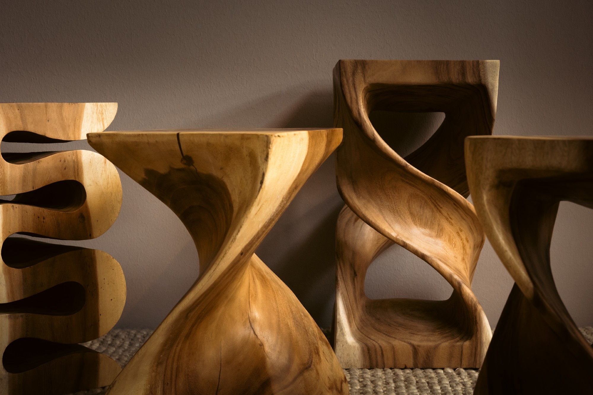 Hocker 'Twist', Suarholz, H 51cm, B 28 cm, T 28 cm von fischer's lagerhaus