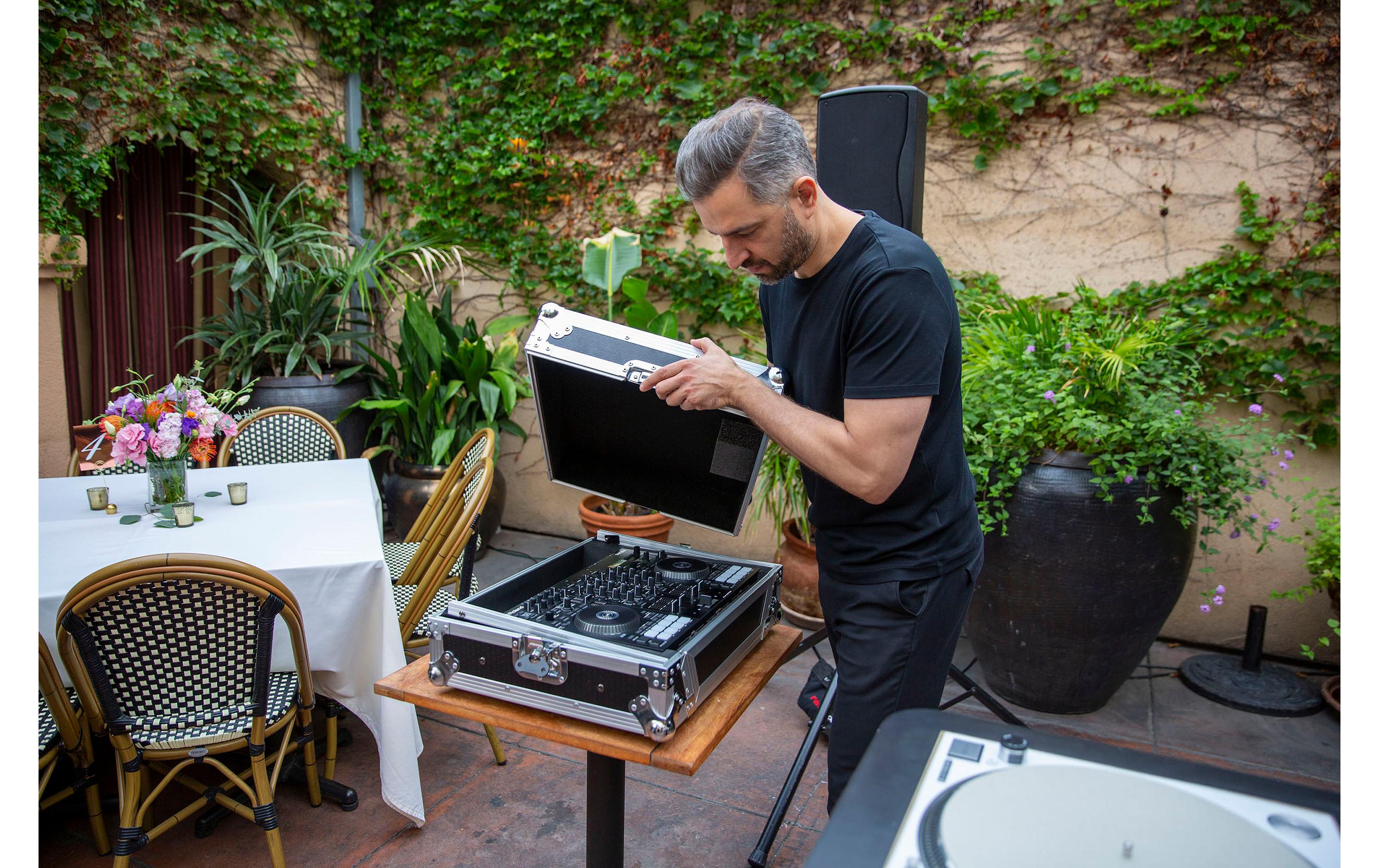 DJ-Controller DJ-707M<br>Für DJs, die mehr wollen, als nur Tracks zu mixen