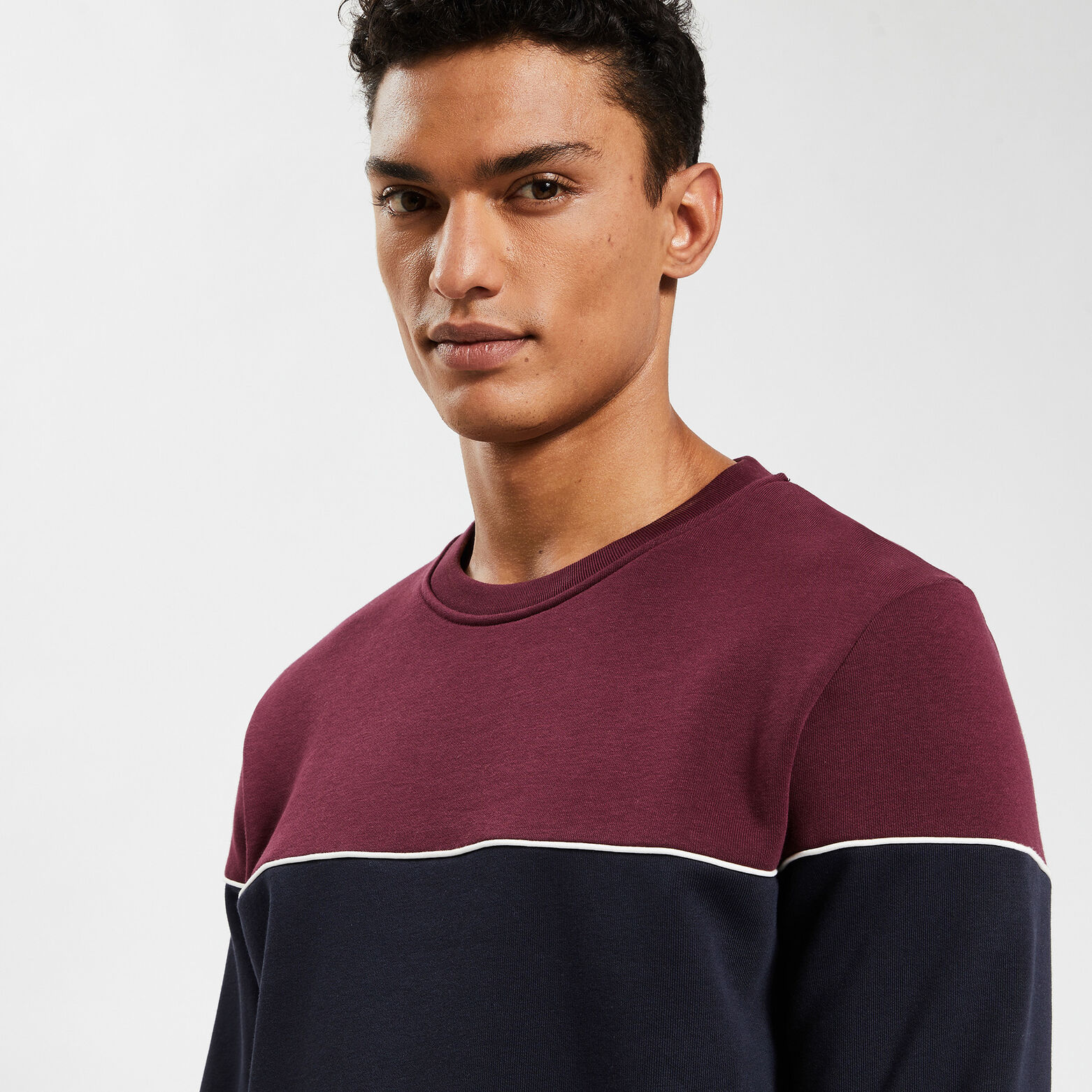 Sweat colorblock à col rond Bleu foncé