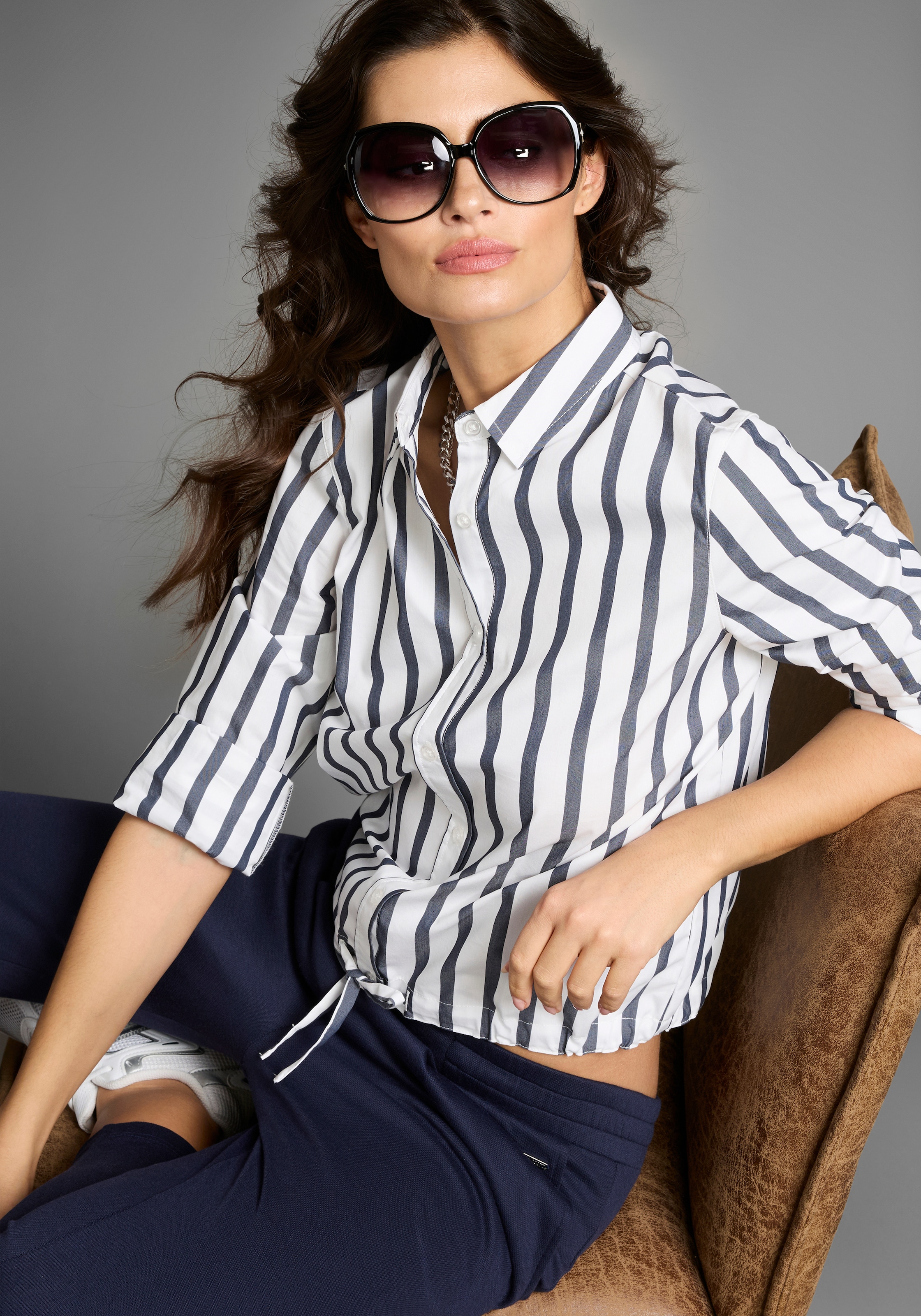 Laura Scott Sonnenbrille , für Damen mit dezentem Zierstein am Bügel - NEW