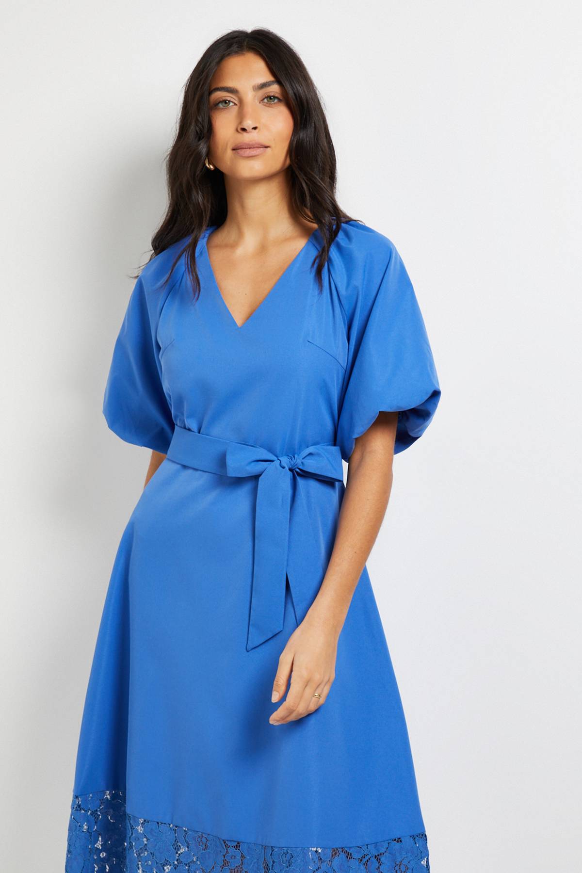 Wallis Robe Midi À Manches Bouffantes Avec Finitions En Dentelle