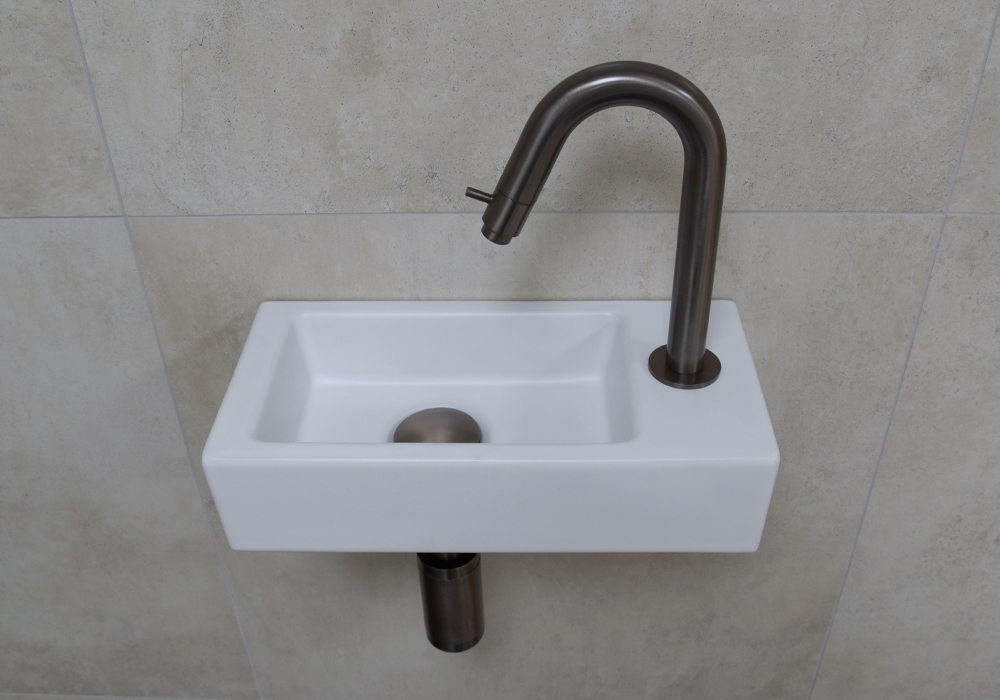 Mueller Mini Rhea 36x18x9cm fonteinset mat wit met oud ijzerkleurige gebogen fonteinkraan rechts