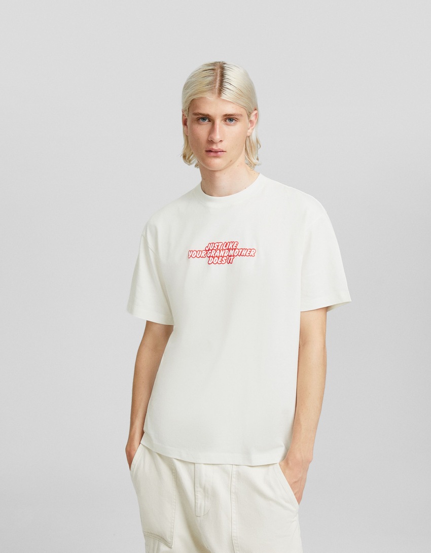 Camiseta de manga curta com estampa e modelagem quadrada