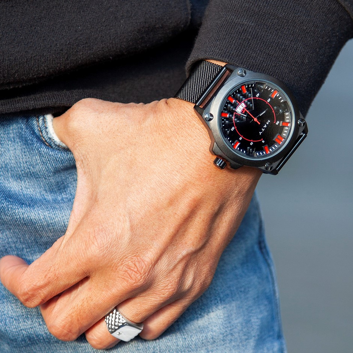 Montre revêtement noir milanais