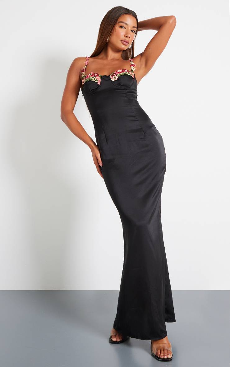 Noir Robe Longue Satinée À Bretelles Avec Appliqués Floraux Et Armatures