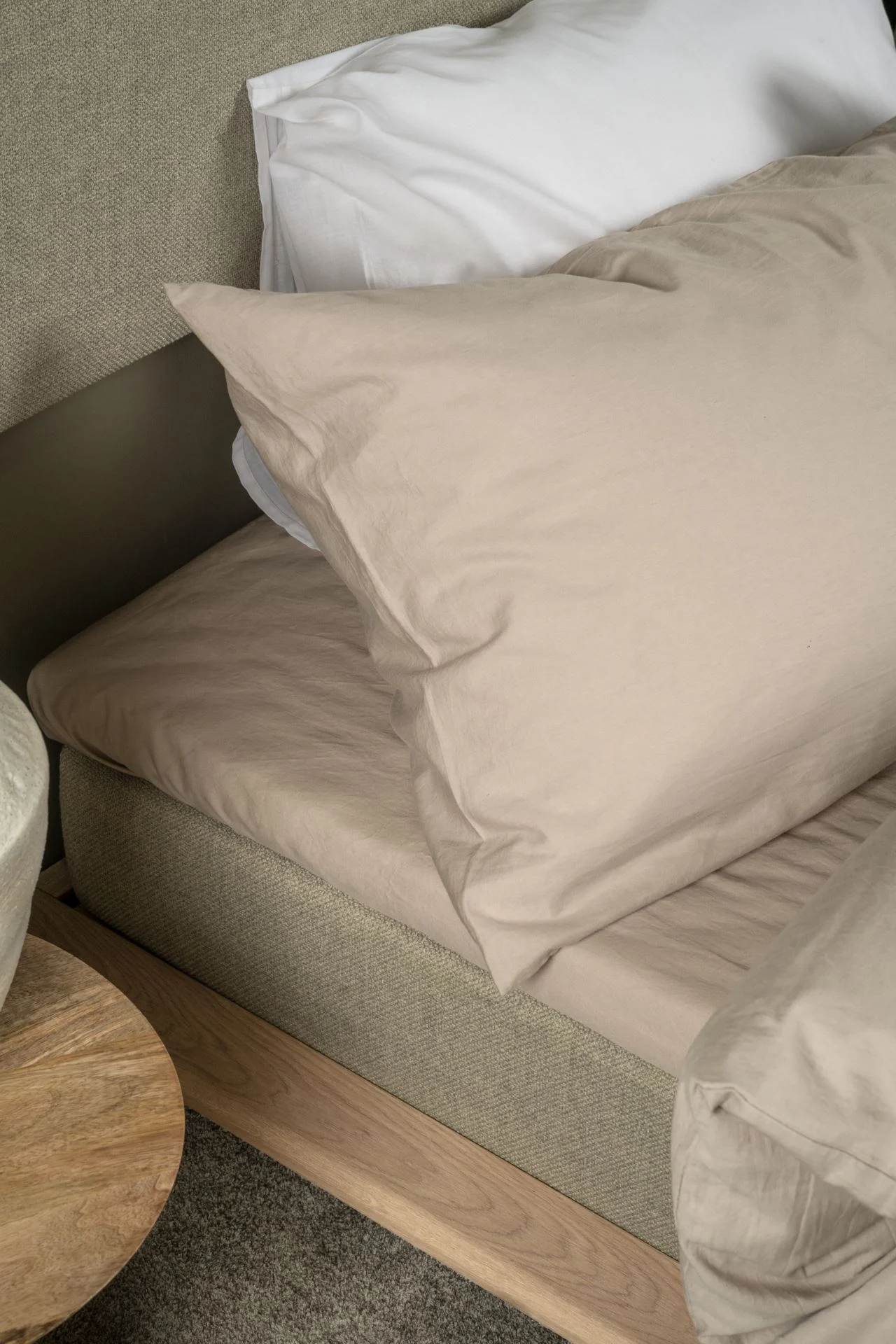 Seng hvitoljet eik beige - 180x200 cm