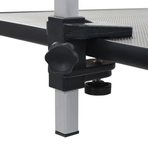 Mesa elevada para tosa de cães