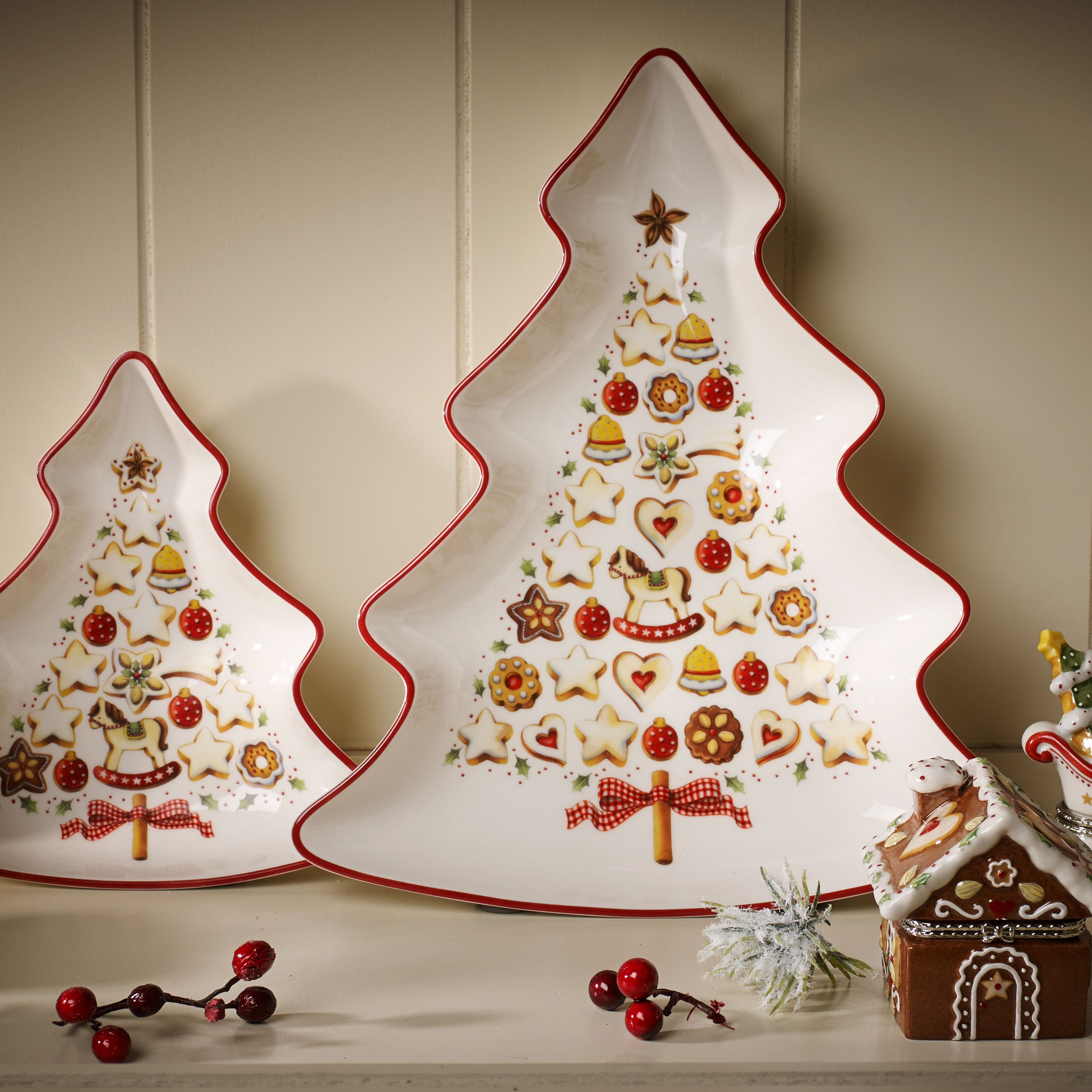 Winter Bakery Delight Bowl Red, 8.8 oz, Premium Porcelain