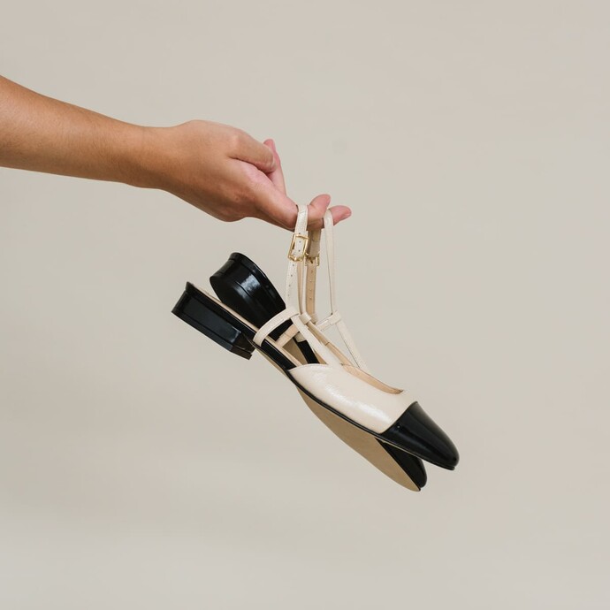 Ballerines ouvertes  en cuir vernis noir et beige
