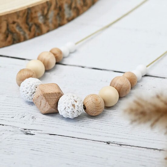 Collier d'allaitement et de portage   Blanc tissu et bois        de               Irréversible