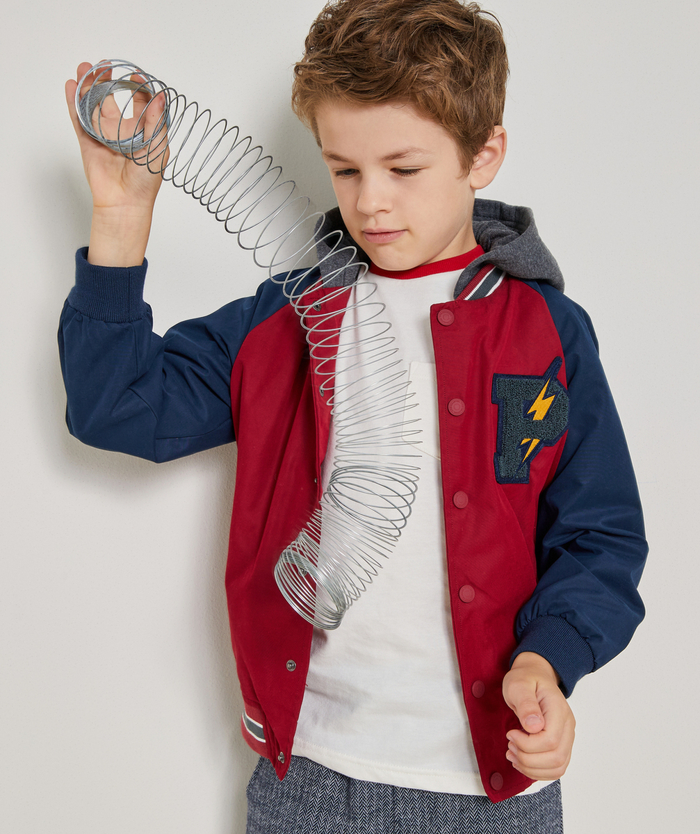 BLOUSON GARÇON BORDEAUX ET BLEU AVEC CAPUCHE ET PATCH