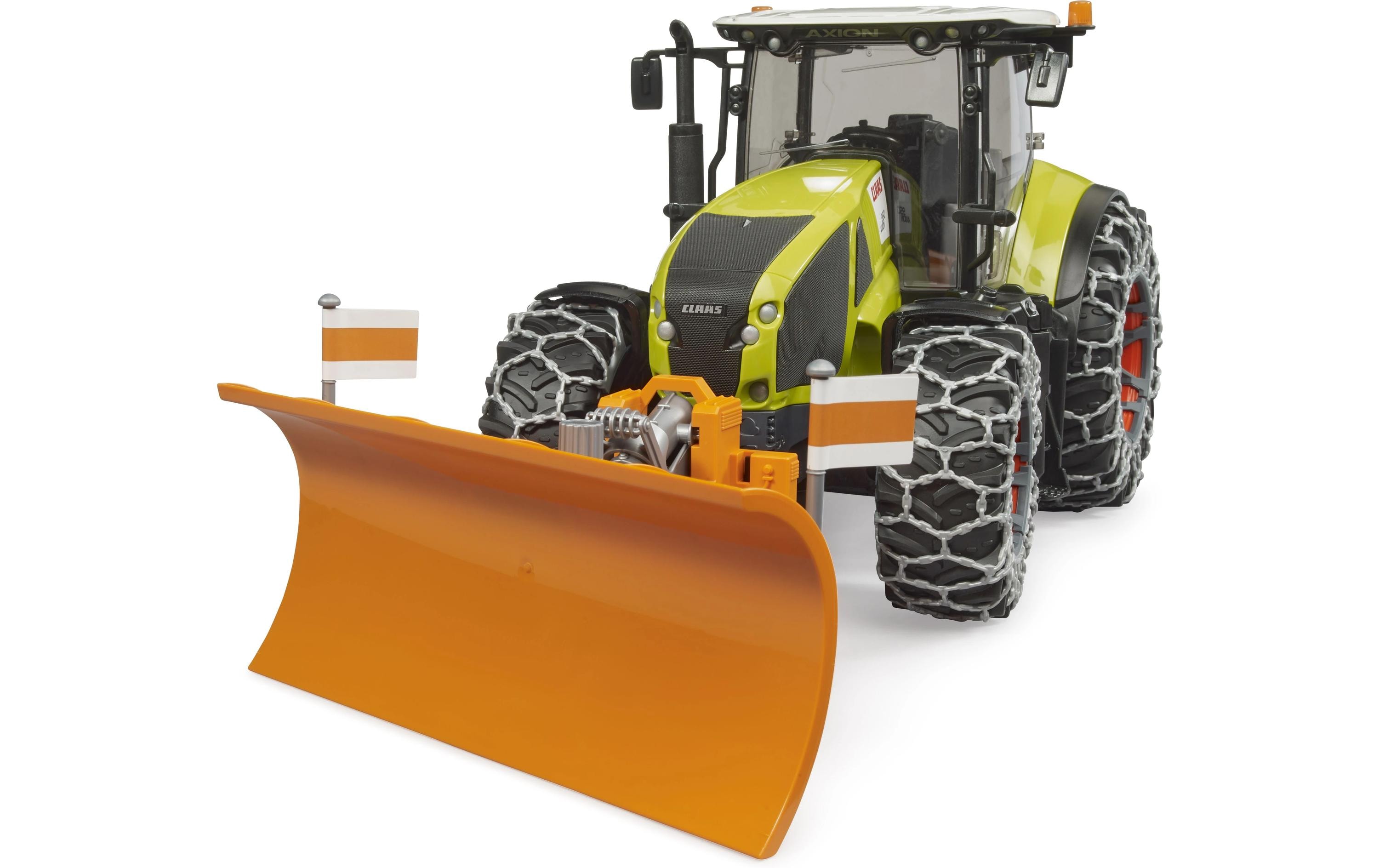 Traktor Claas Axion 950 mit Schneeketten und RäumschildLandwirtschaftsfahrzeug Claas Axion 950