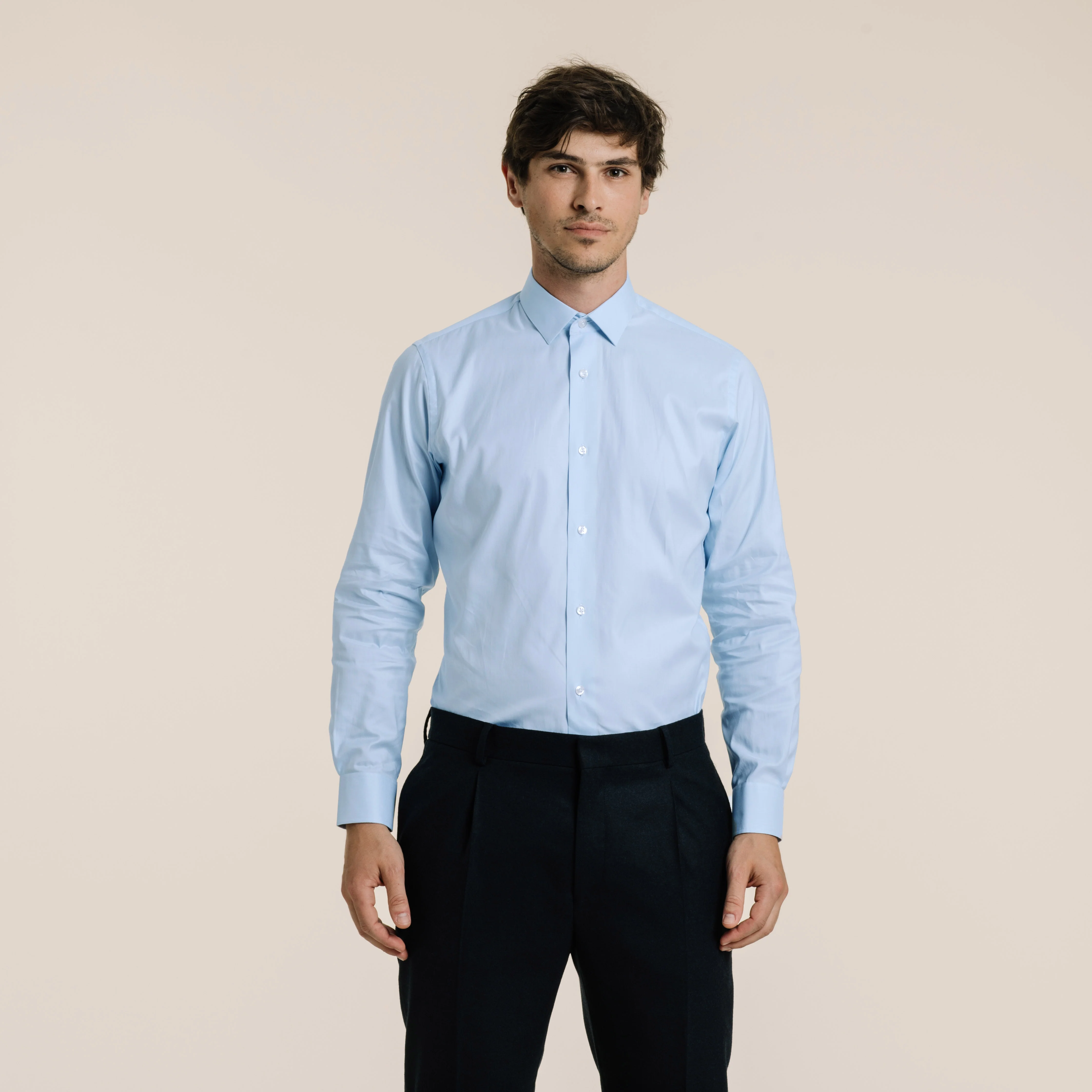 Fitted shirt in double-twisted poplin with fine blue stripes