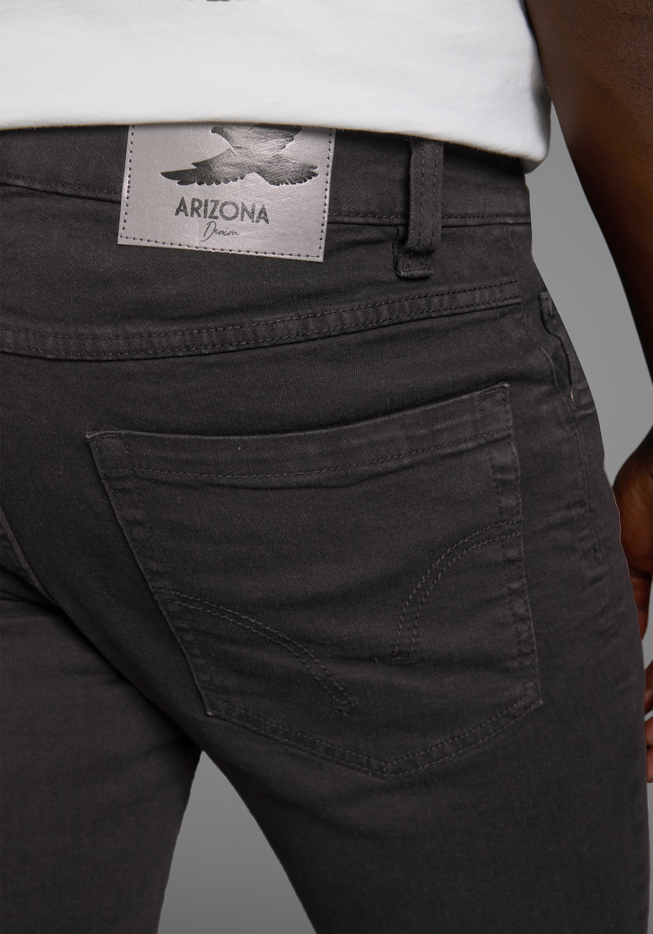 Arizona Jeansshorts gerader Schnitt,  knieumspielende Länge,  niedrige Leibhöhe
