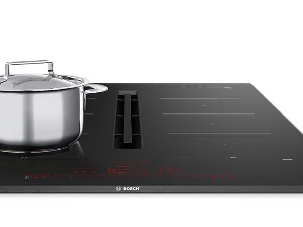 Bosch Kogeplade med integreret emhætte PVQ795H26E