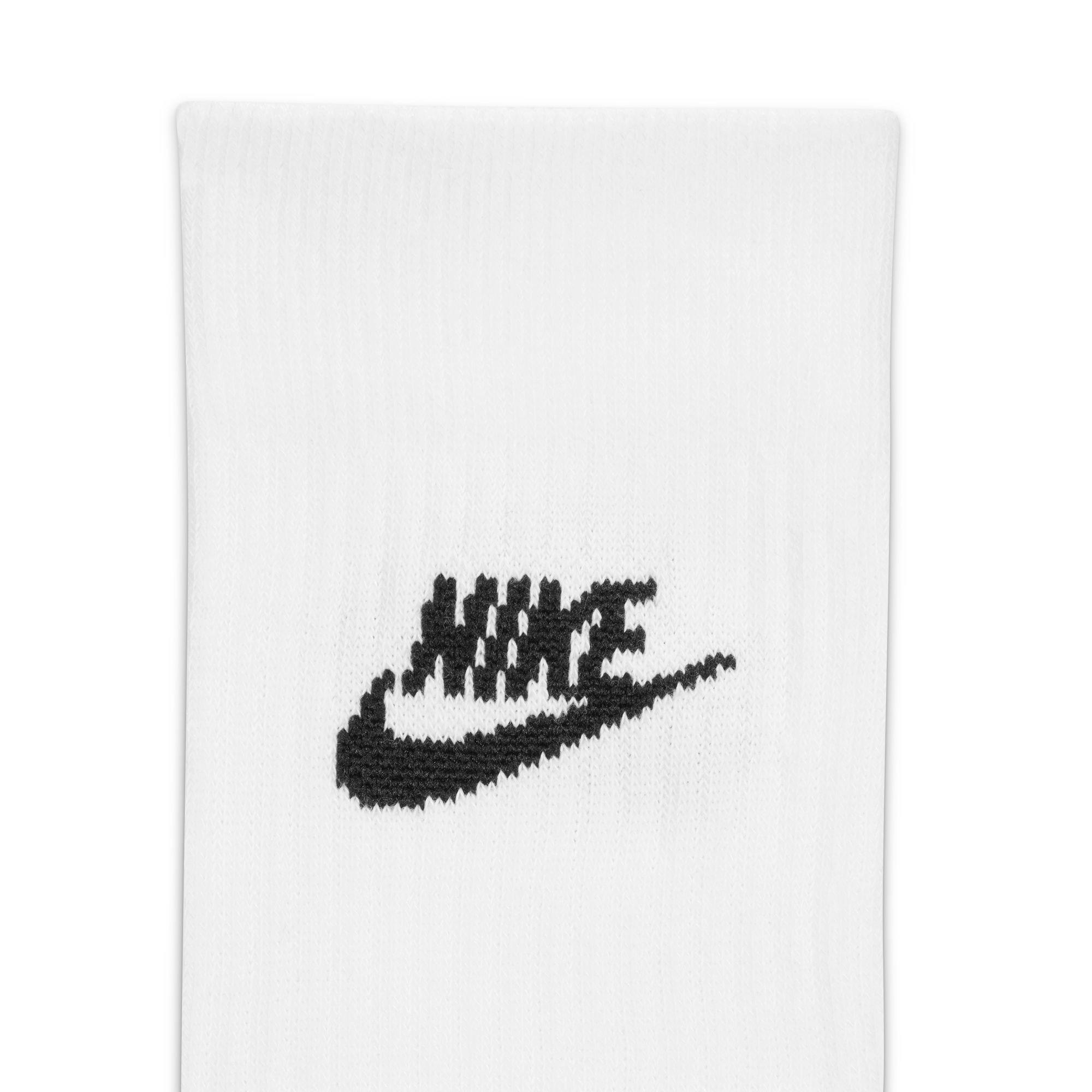 Nike 3 Pack of Essential Crew Socks