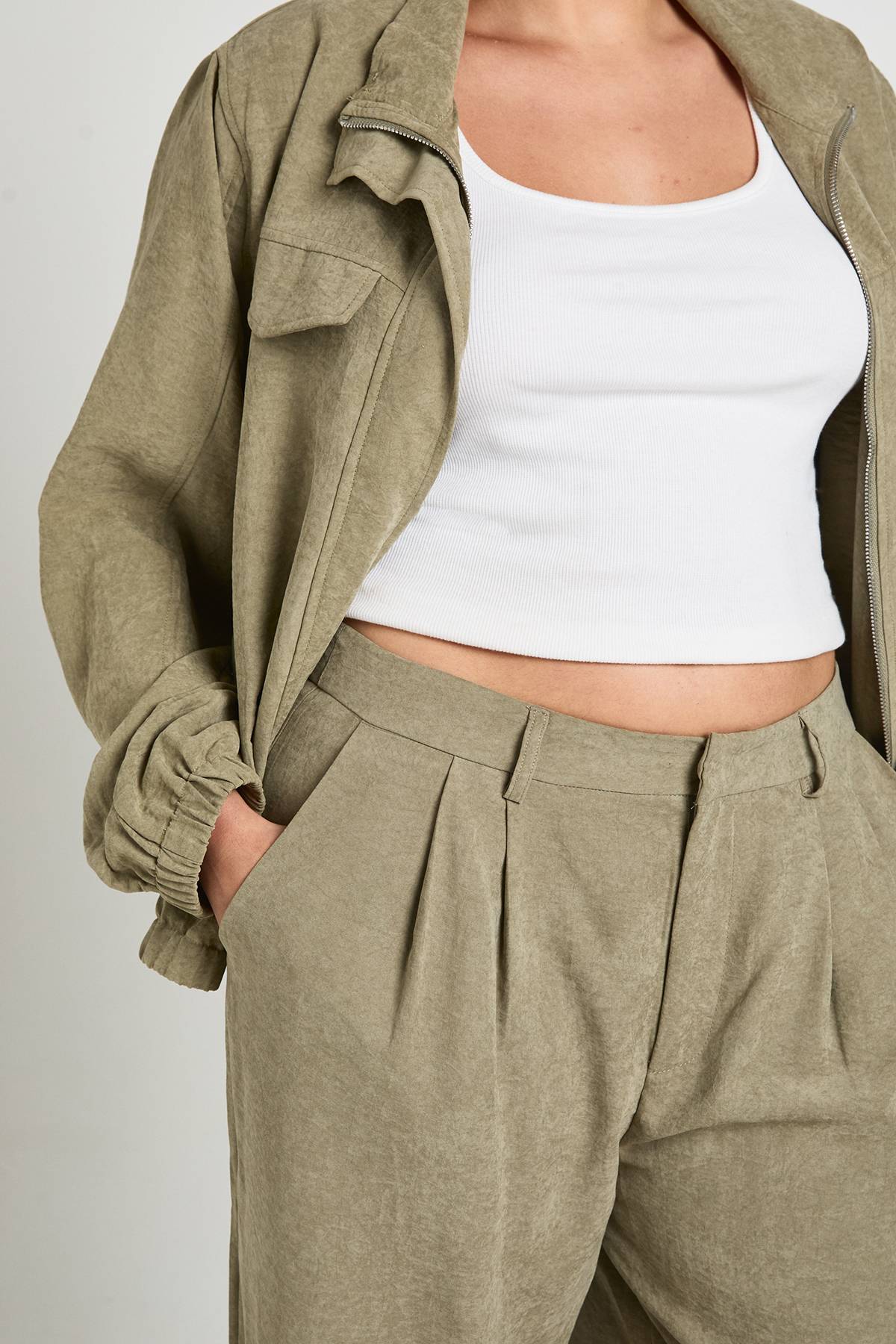 boohoo Pantalon Large Plissé Grande Taille En Crêpe Pêche
