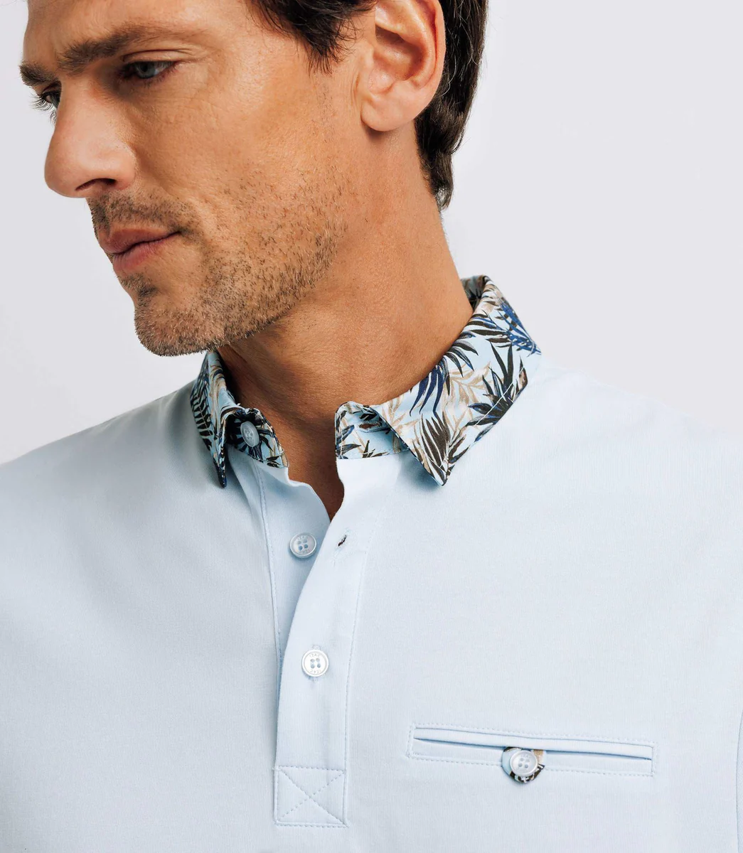 Polo avec broderie bleu ciel