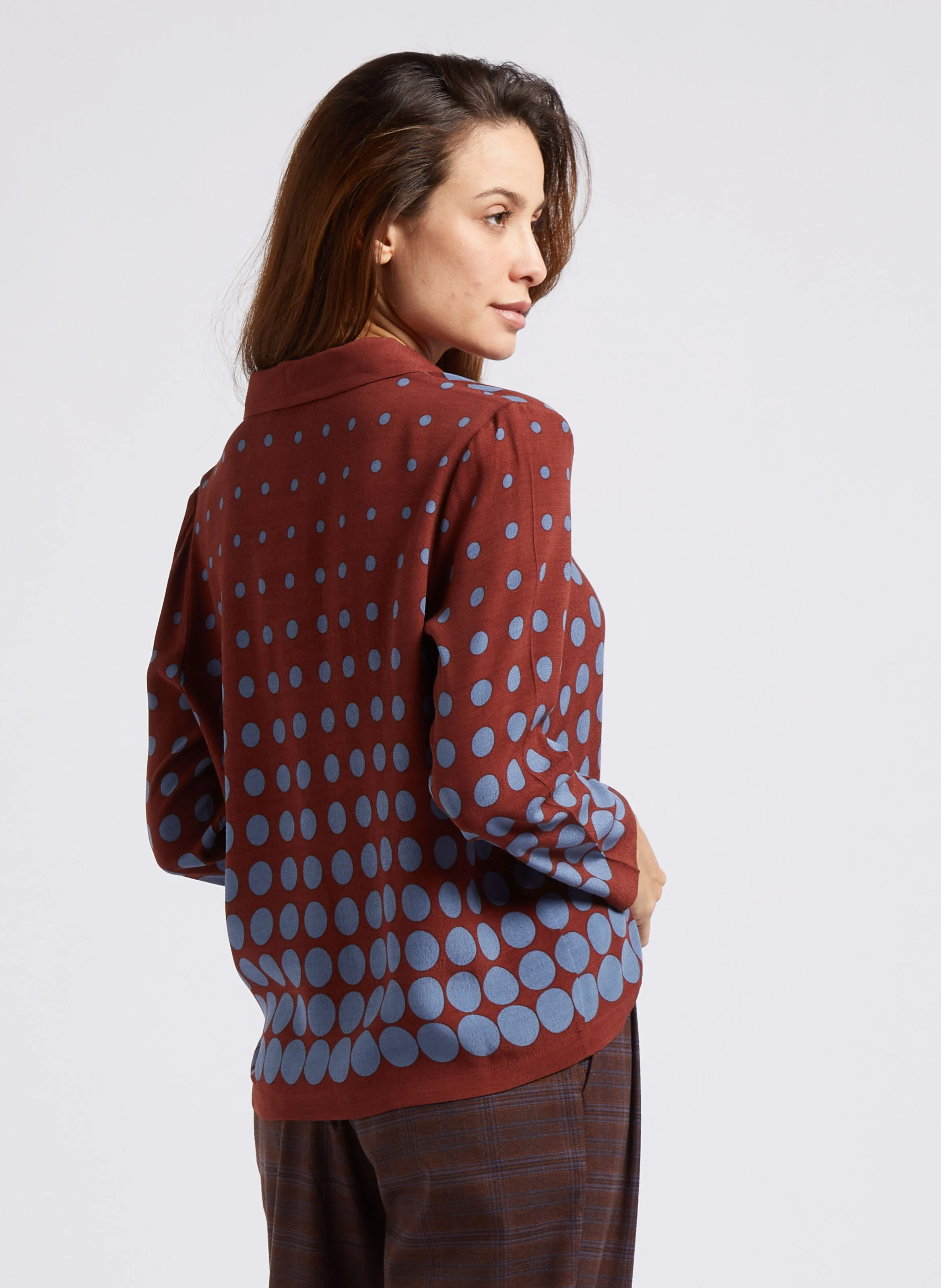 Chemise col classique imprimée en crêpe| Marron