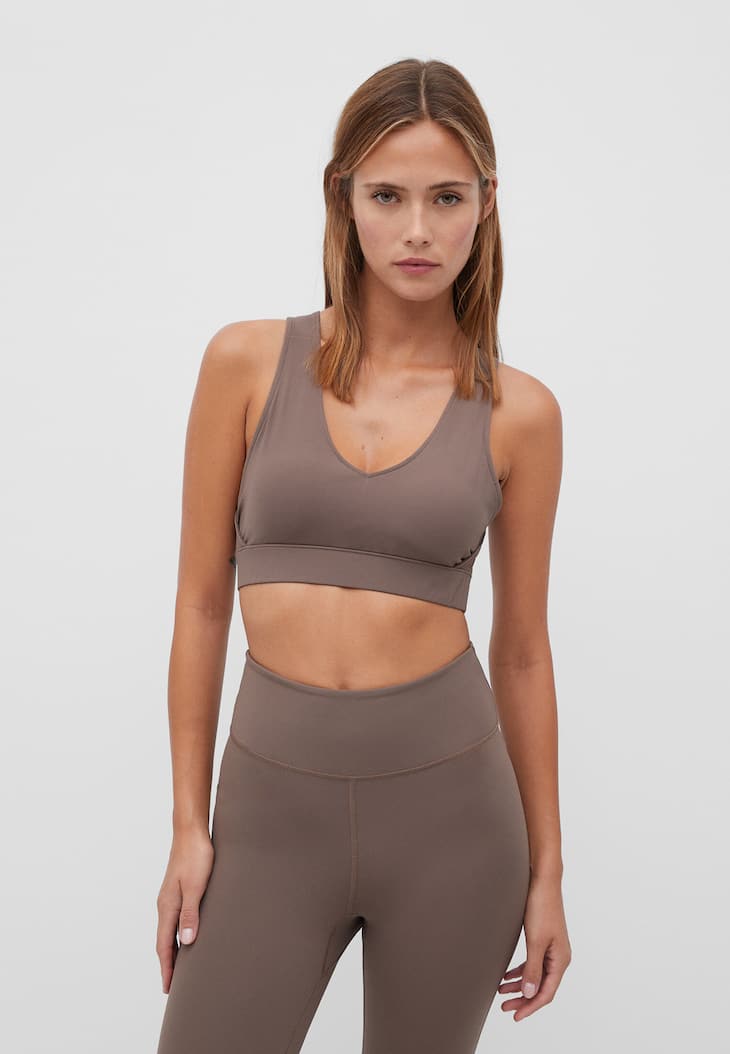 blusa esportiva com decote em V