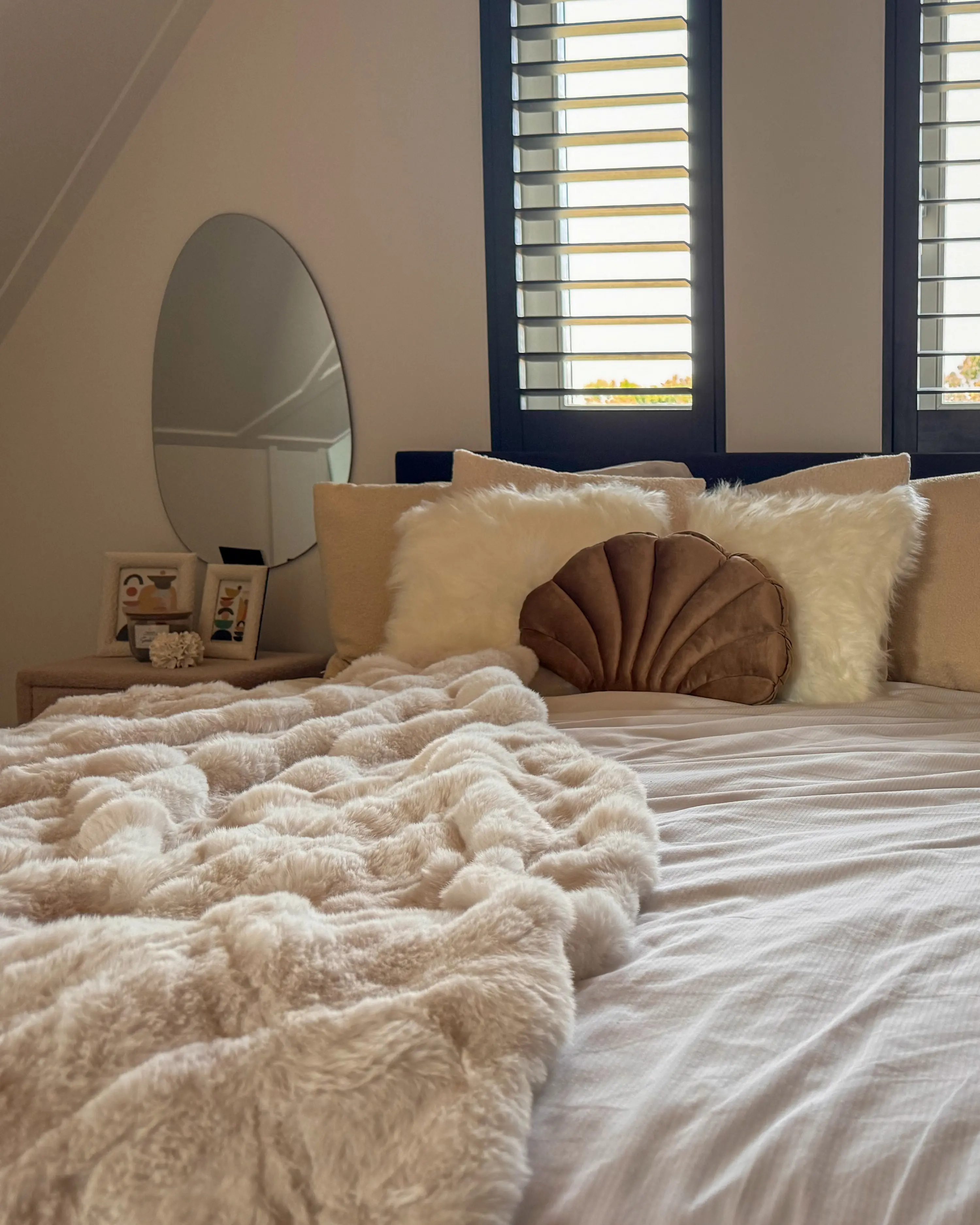 Sierkussen CONSOLIDA Fluweel 47 x 35 cm Zandbeige effen