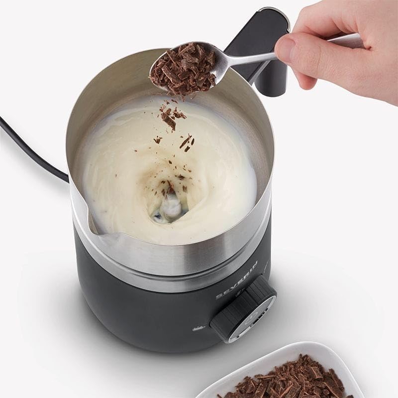 SEVERIN SPUMA 700 Plus Induktions-Milchaufschäumer, 13 Programme, OLED-Display, LED-Lichtring mit Statusanzeige, einfache Reinigung, Barista-Ausgusszotte, Edelstahl-gebürstet, schwarz, SM 3587