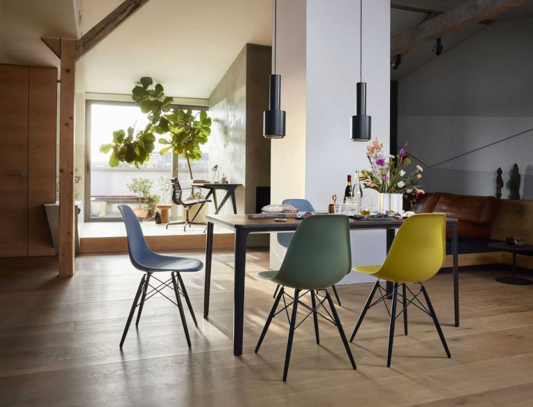 Vitra Eames DSW stoel zwart esdoorn onderstel, Deep Black