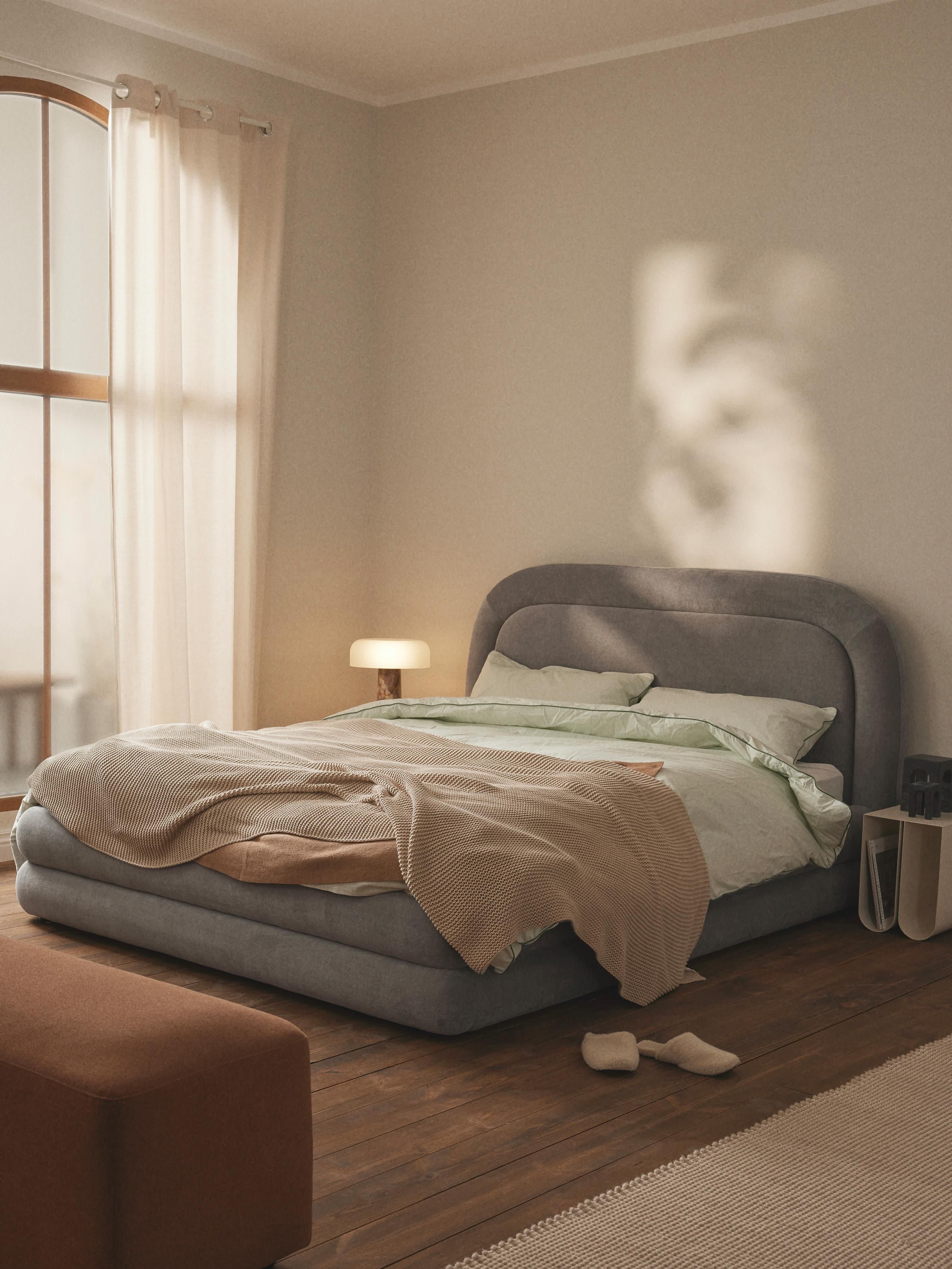 Gestoffeerd bed Solomon