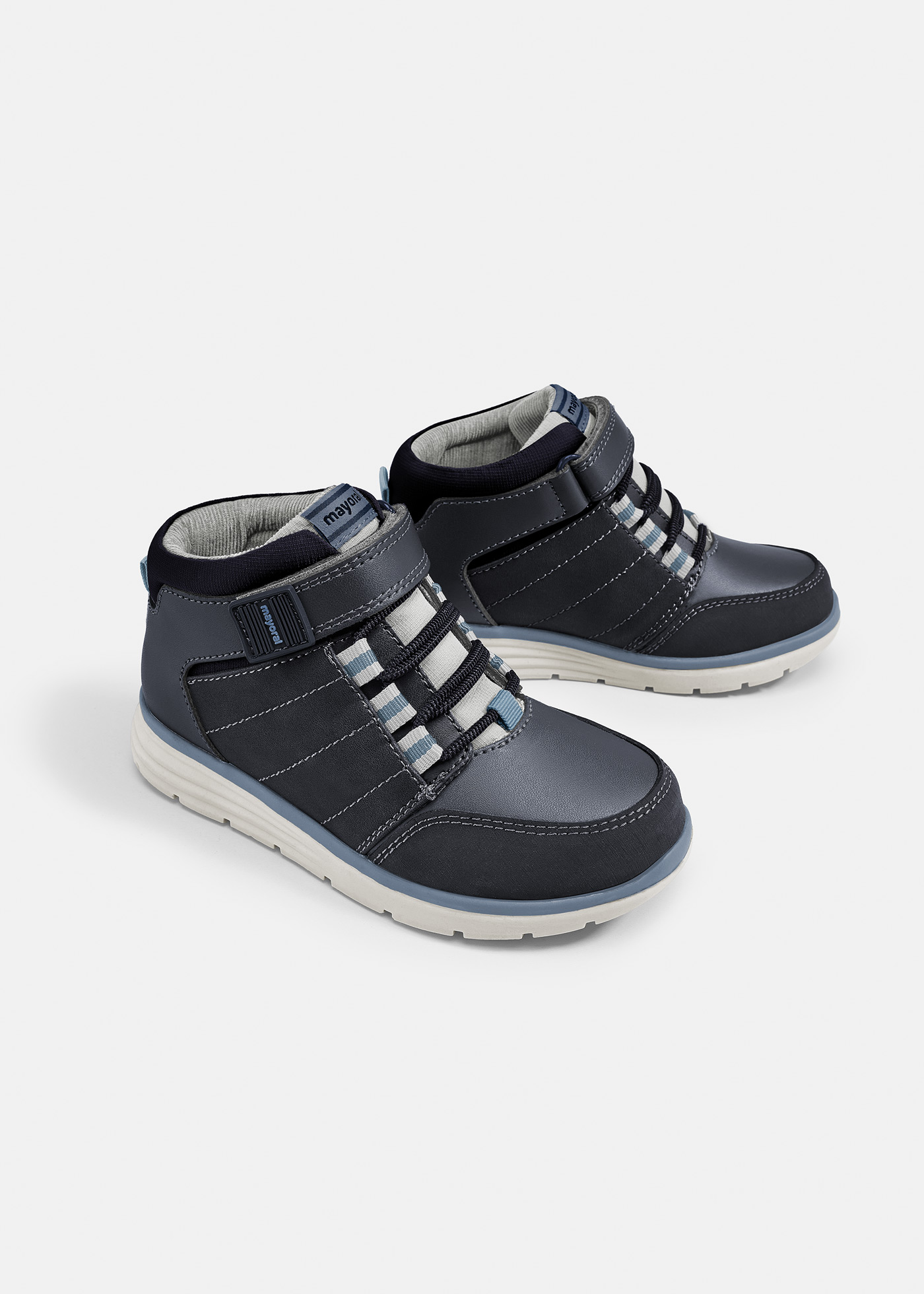 Botas de tornozelo em couro sustentável para meninos