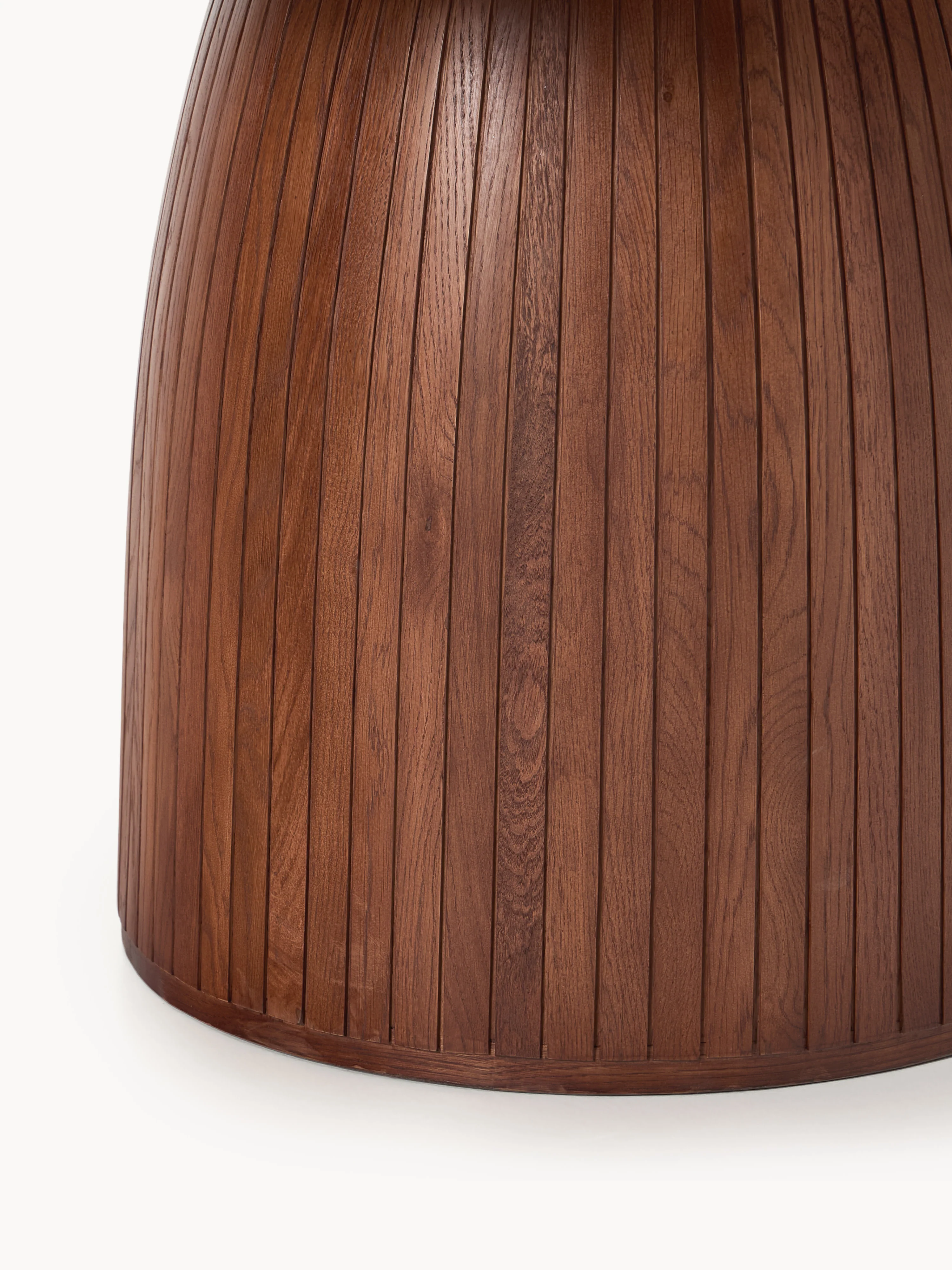 Ronde eettafel Nelly met groefstructuur, in verschillende formaten