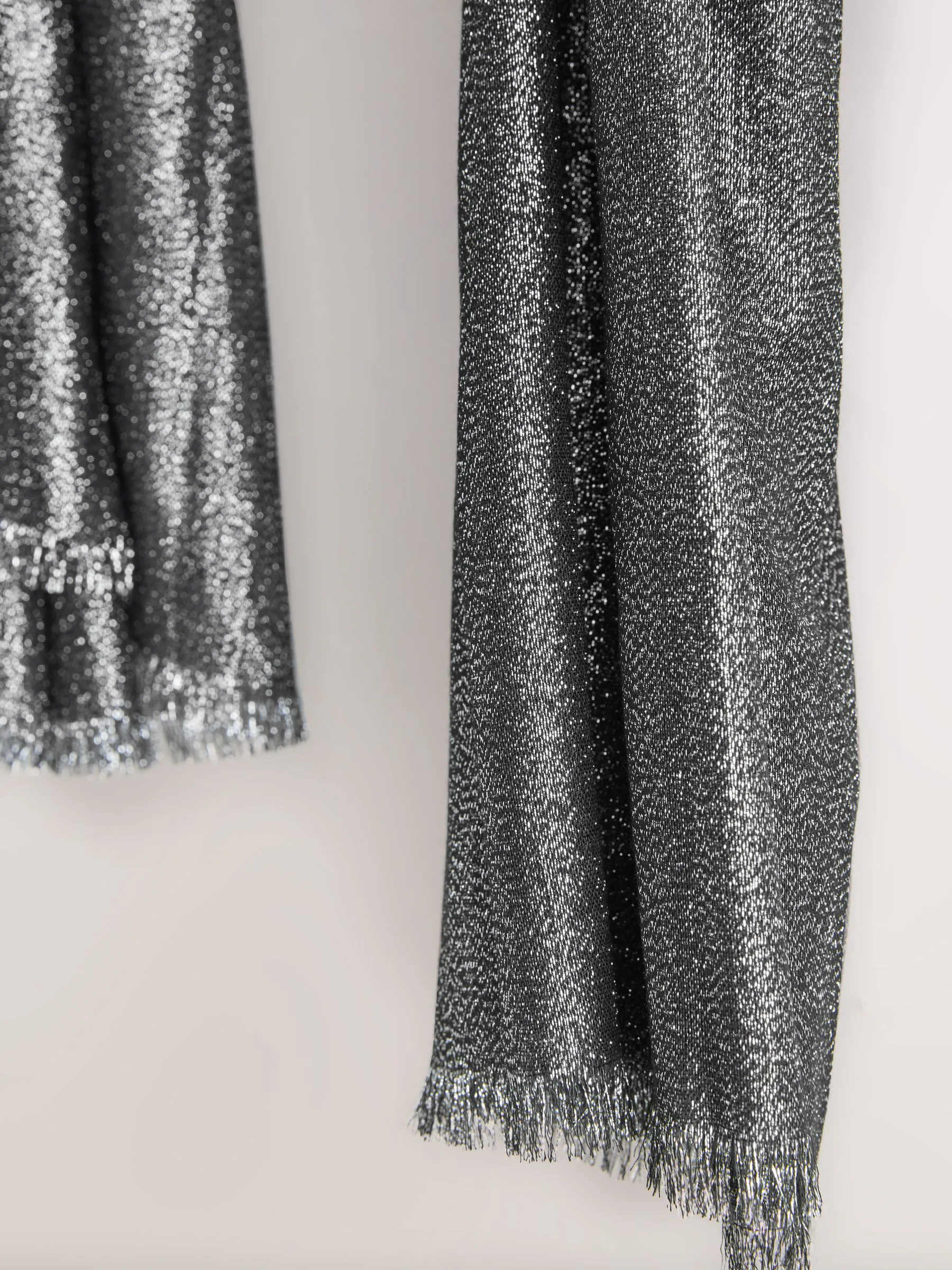 Zwarte glitter - Lichte sjaal