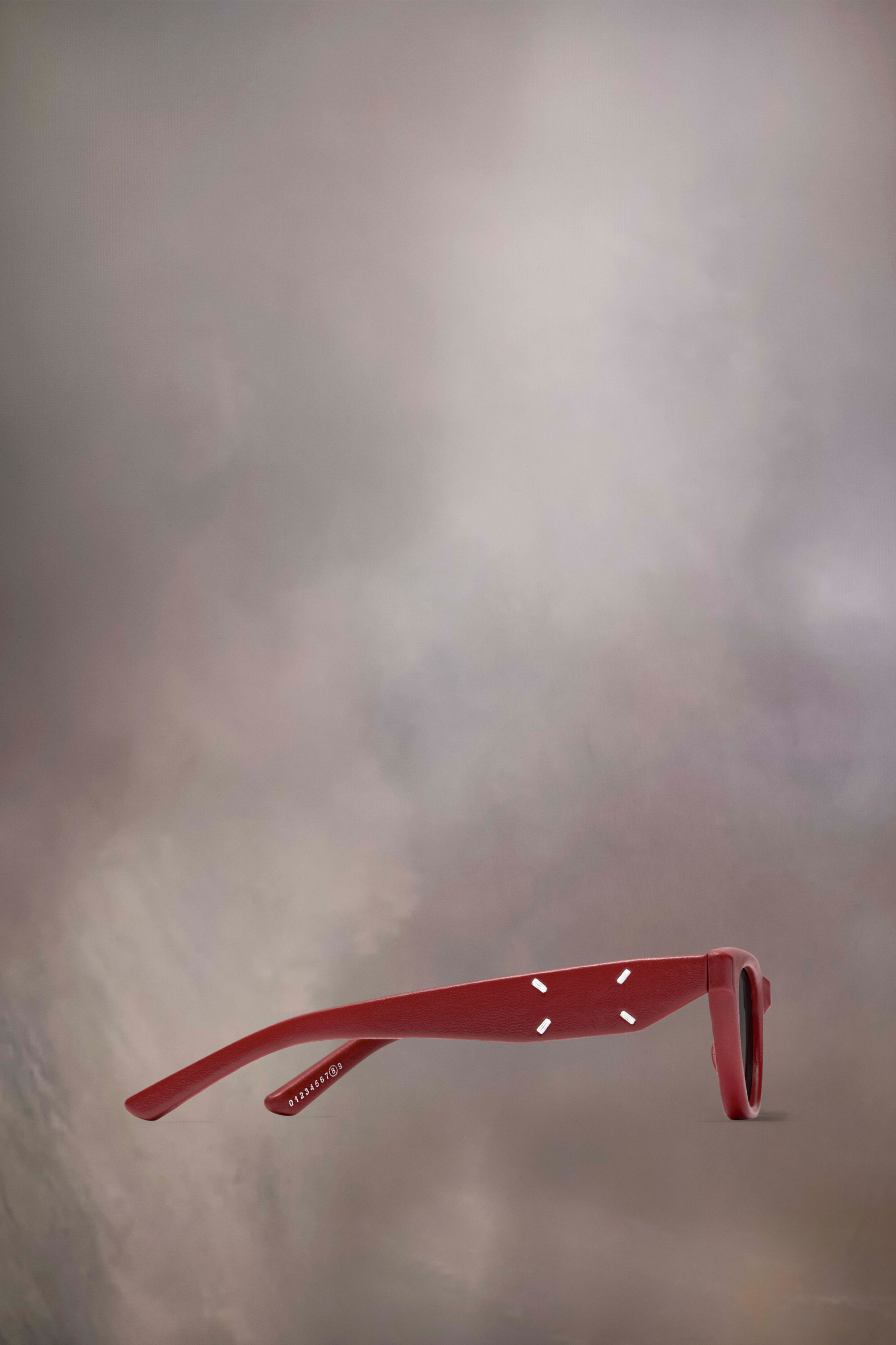 Lunettes de soleil en cuir rouges x Gentle Monster​