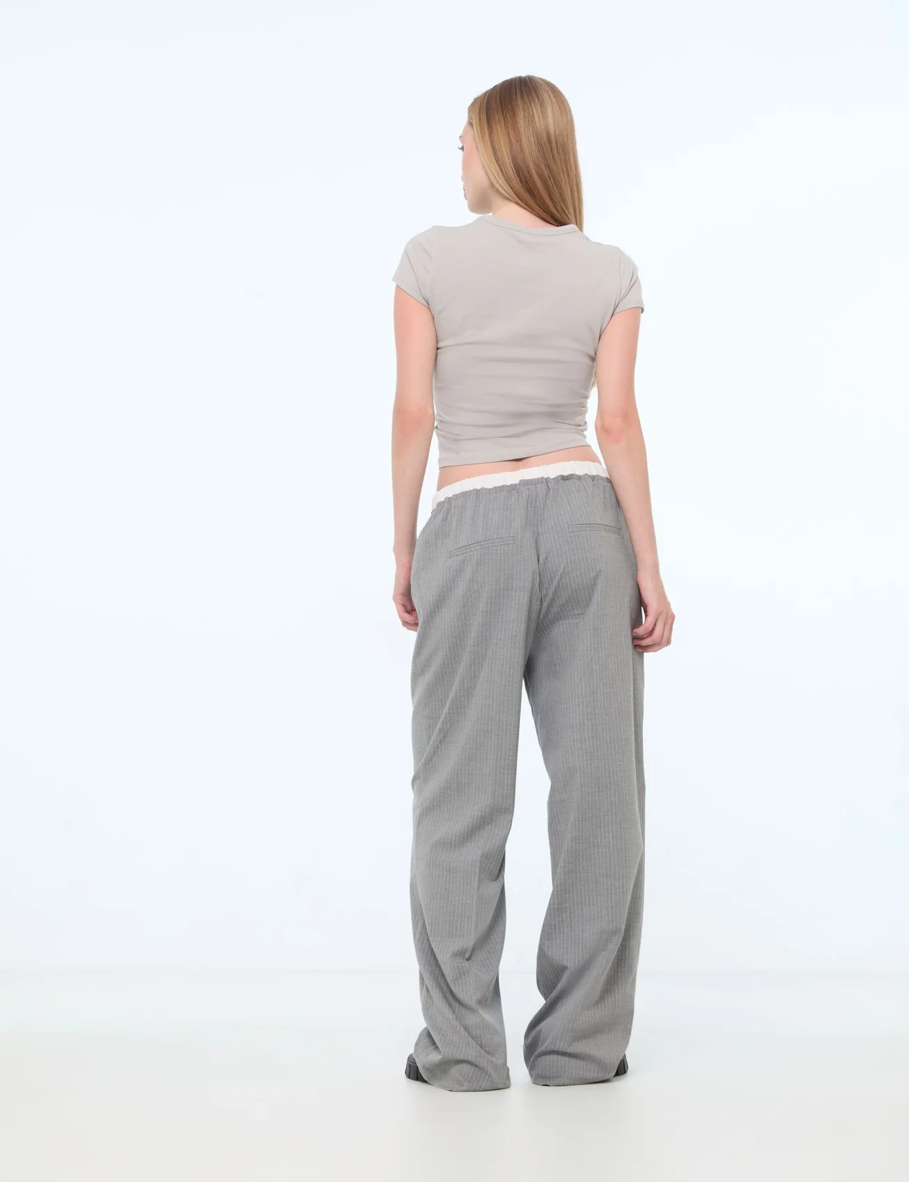 Pantalon fluide gris clair