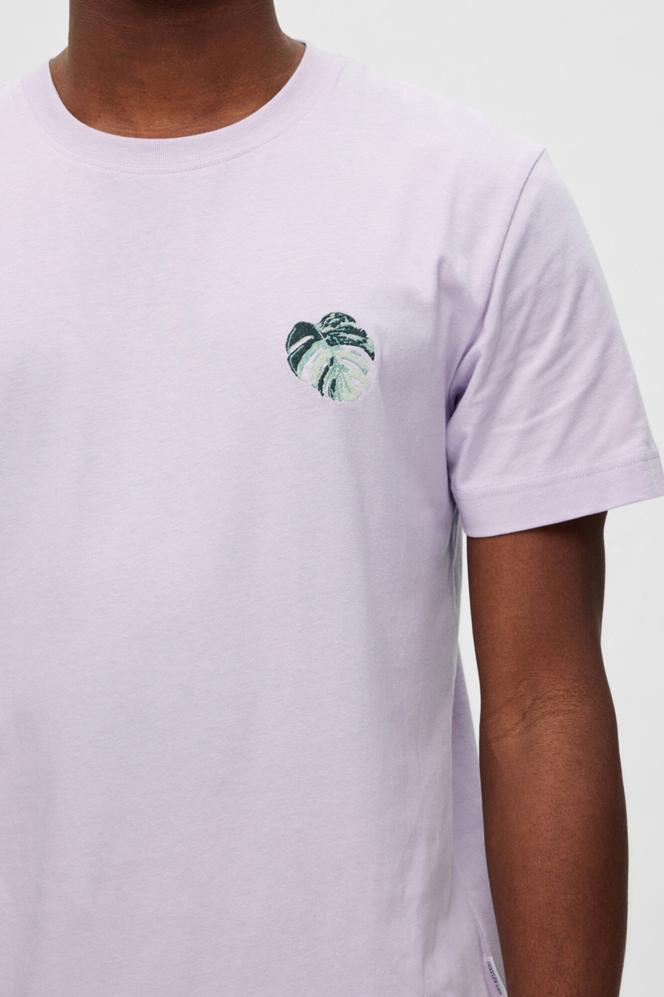 Camiseta de algodão orgânico com detalhes bordados - Lilás