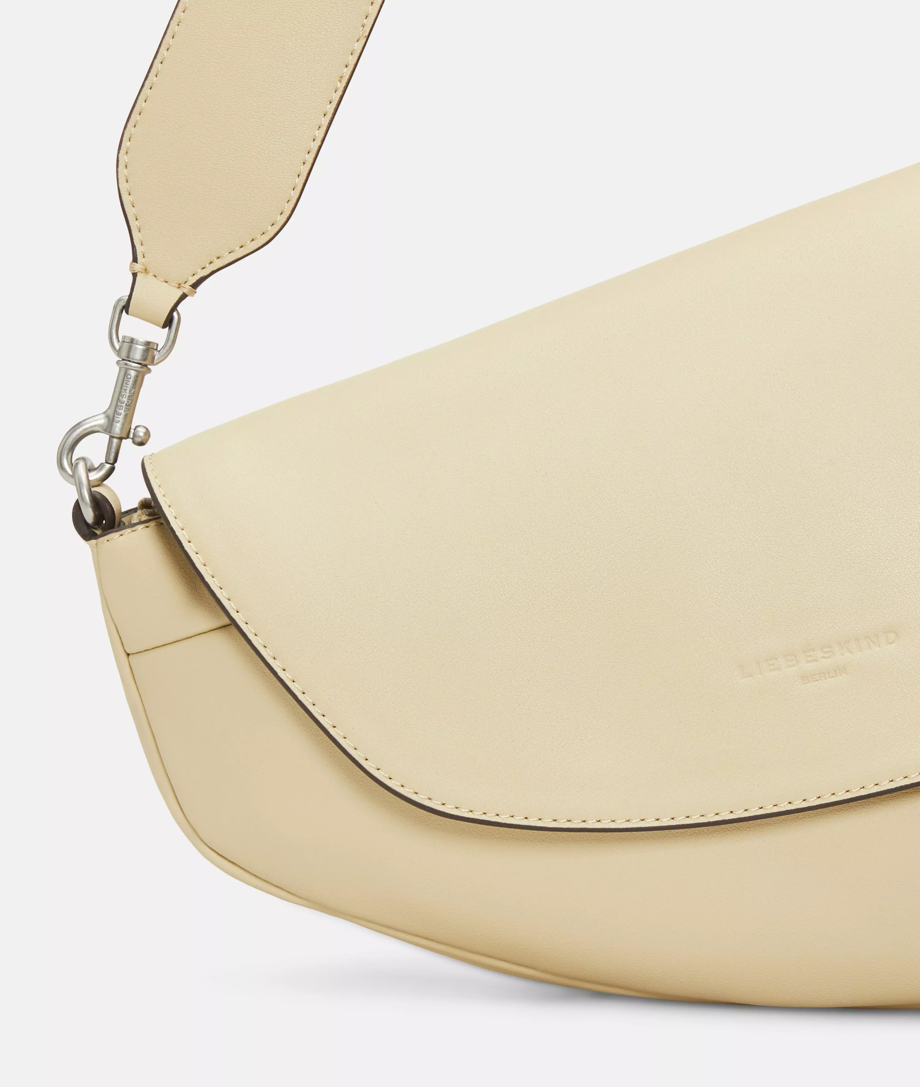 Oval Shoulder-Bag M Spacious shoulder bag made from recycled leather