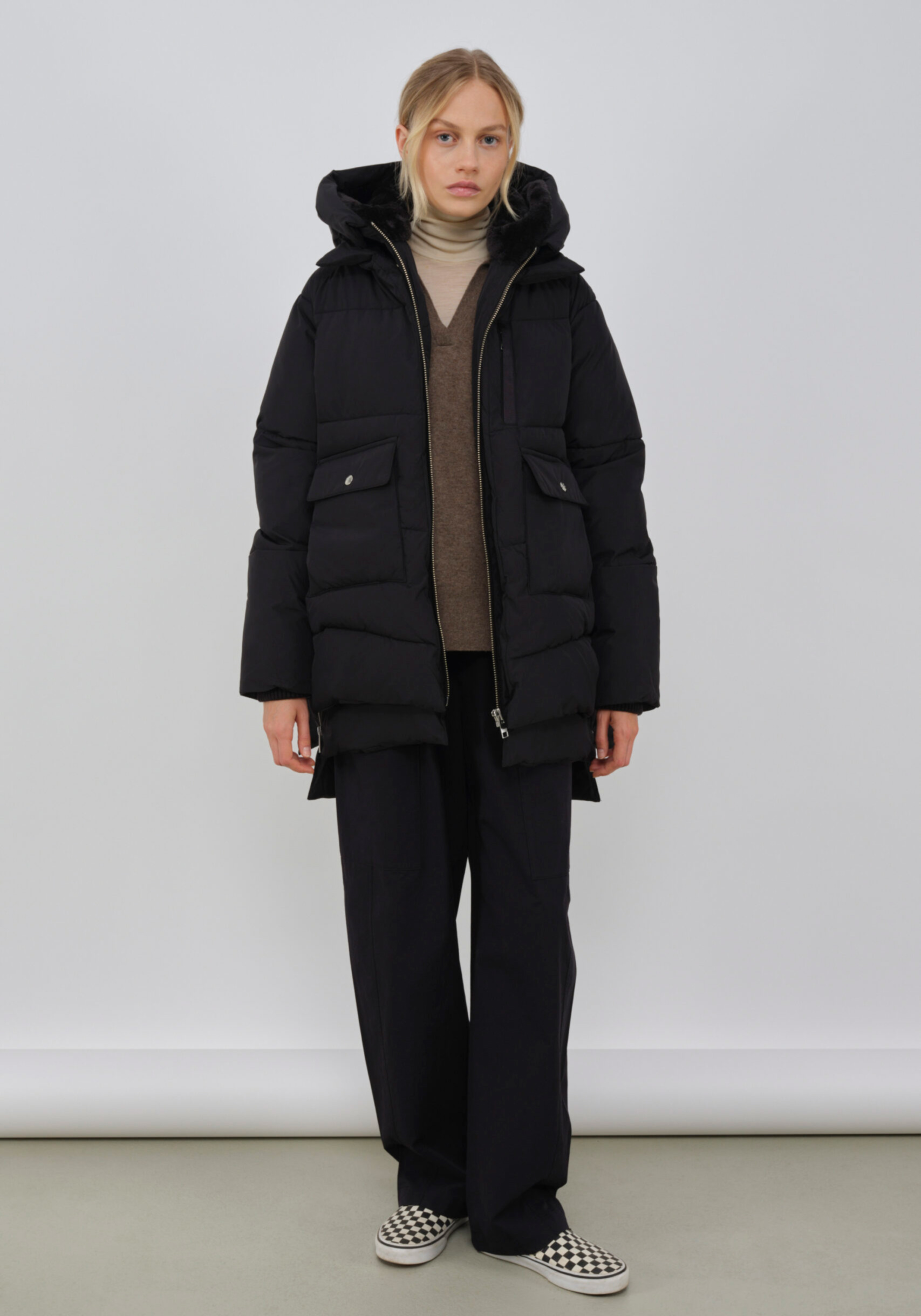 Embassy of Bricks and Logs Puffer-Jacke Lyndon Black