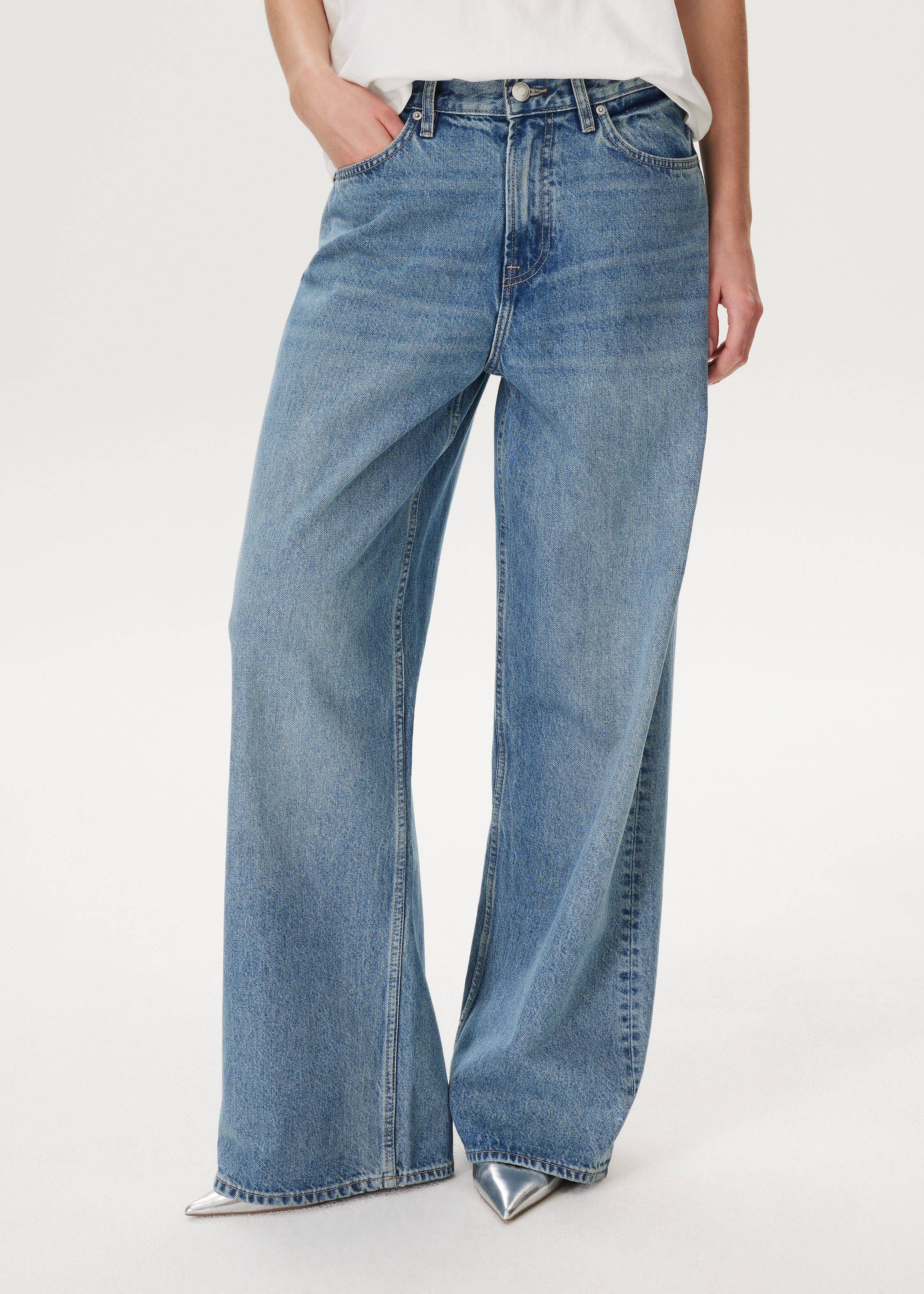 JOY - Mid rise loose fit jeans